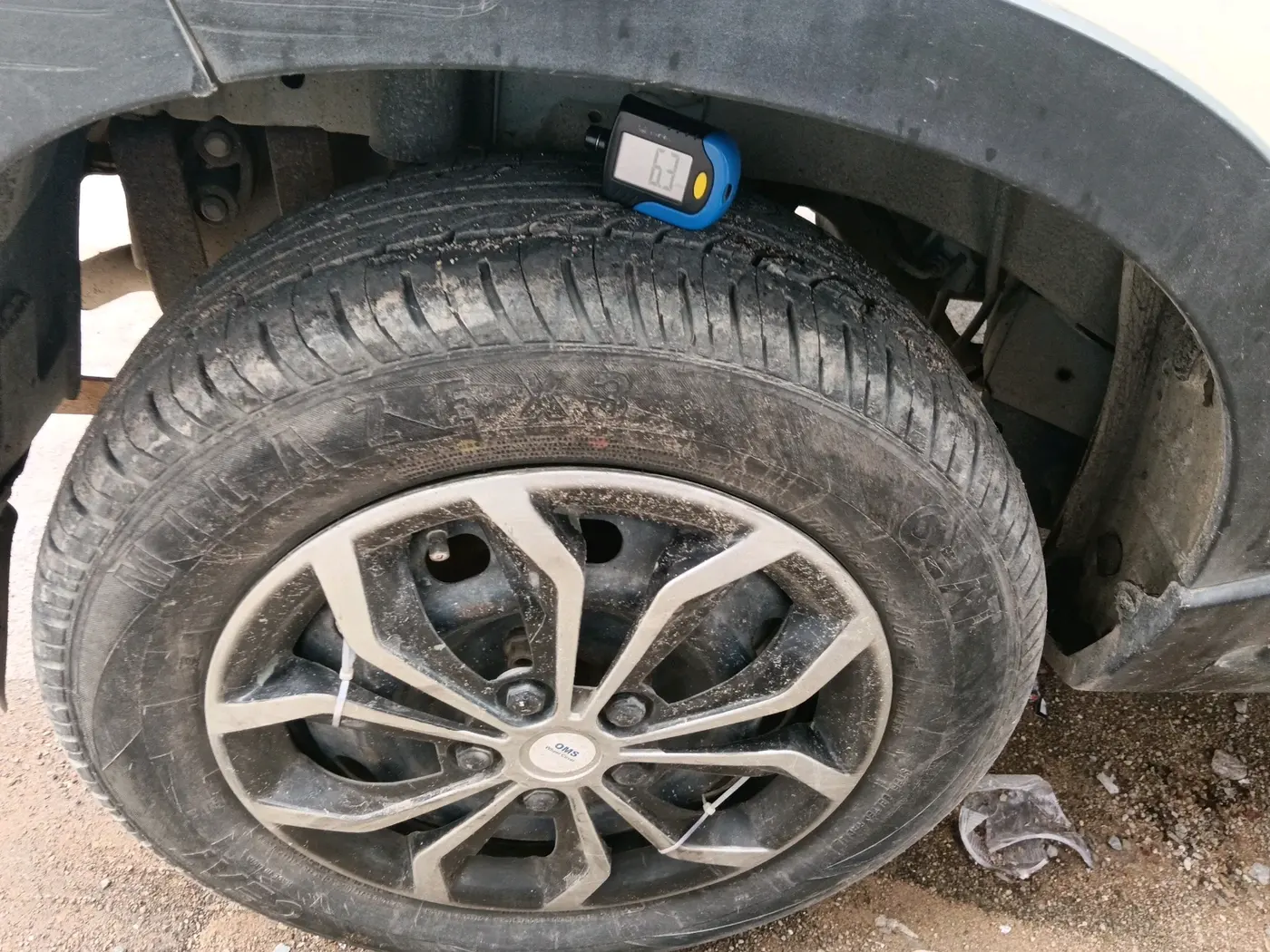 2017 Mahindra Kuv100 K4 D 6 STR, Diesel, Manual, 1,07,286 km, tyre