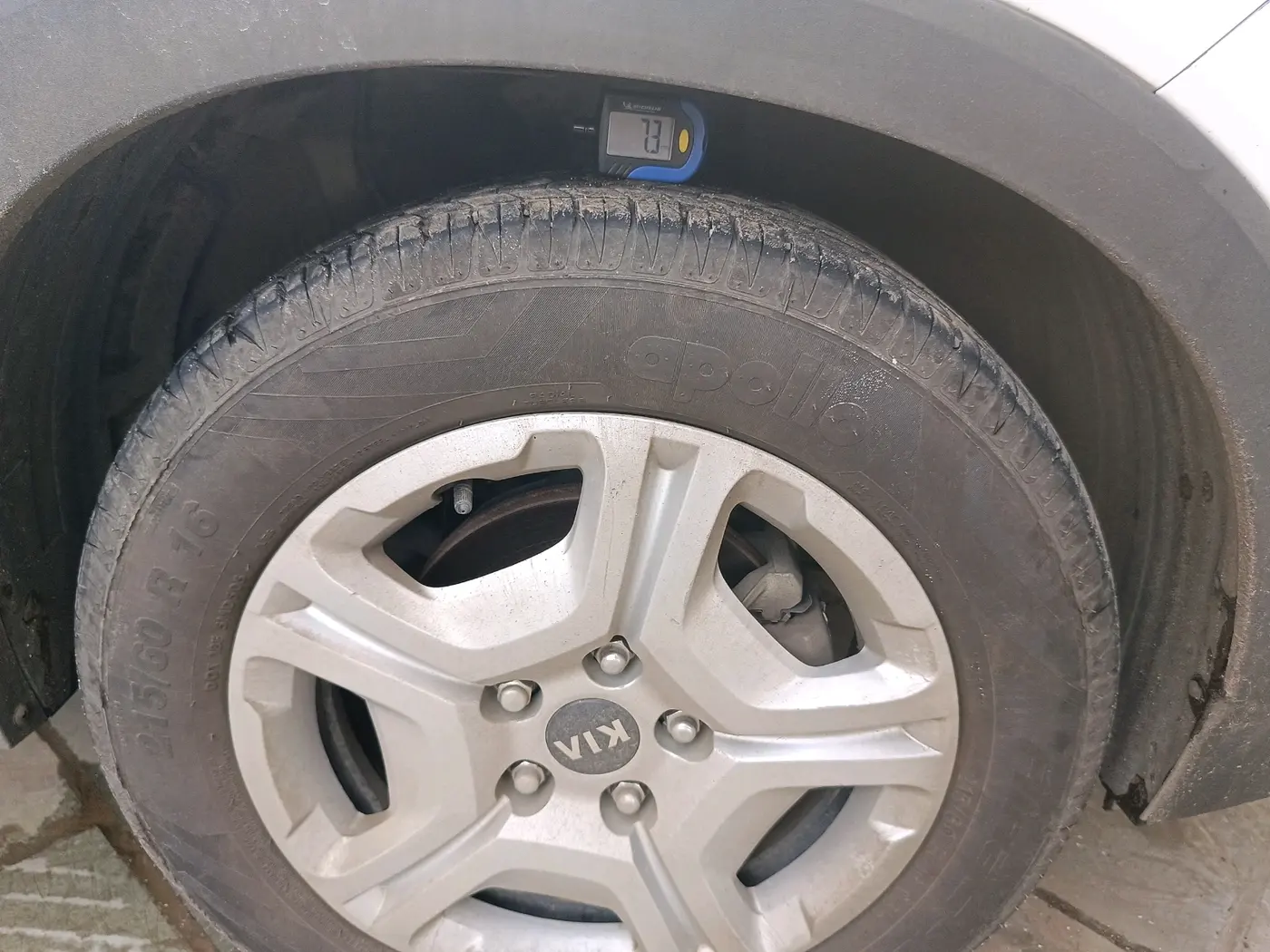2020 KIA SONET HTK PLUS 1.5 AT, Diesel, Automatic, 1,31,954 km, tyre