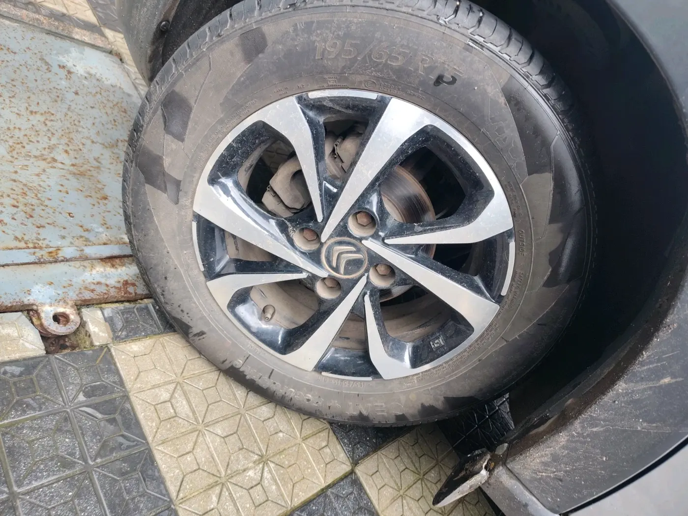 2023 CITROEN C3 SHINE 1.2, Petrol, Manual, 22,049 km, tyre