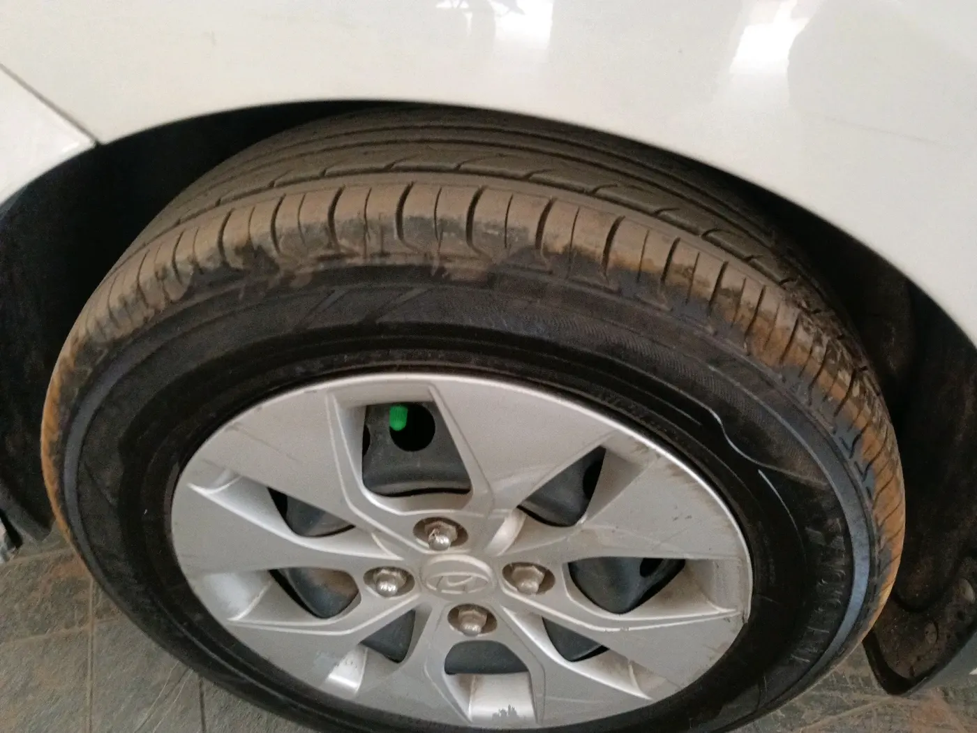 2016 Hyundai Xcent S 1.2, Petrol, Manual, 77,790 km, tyre
