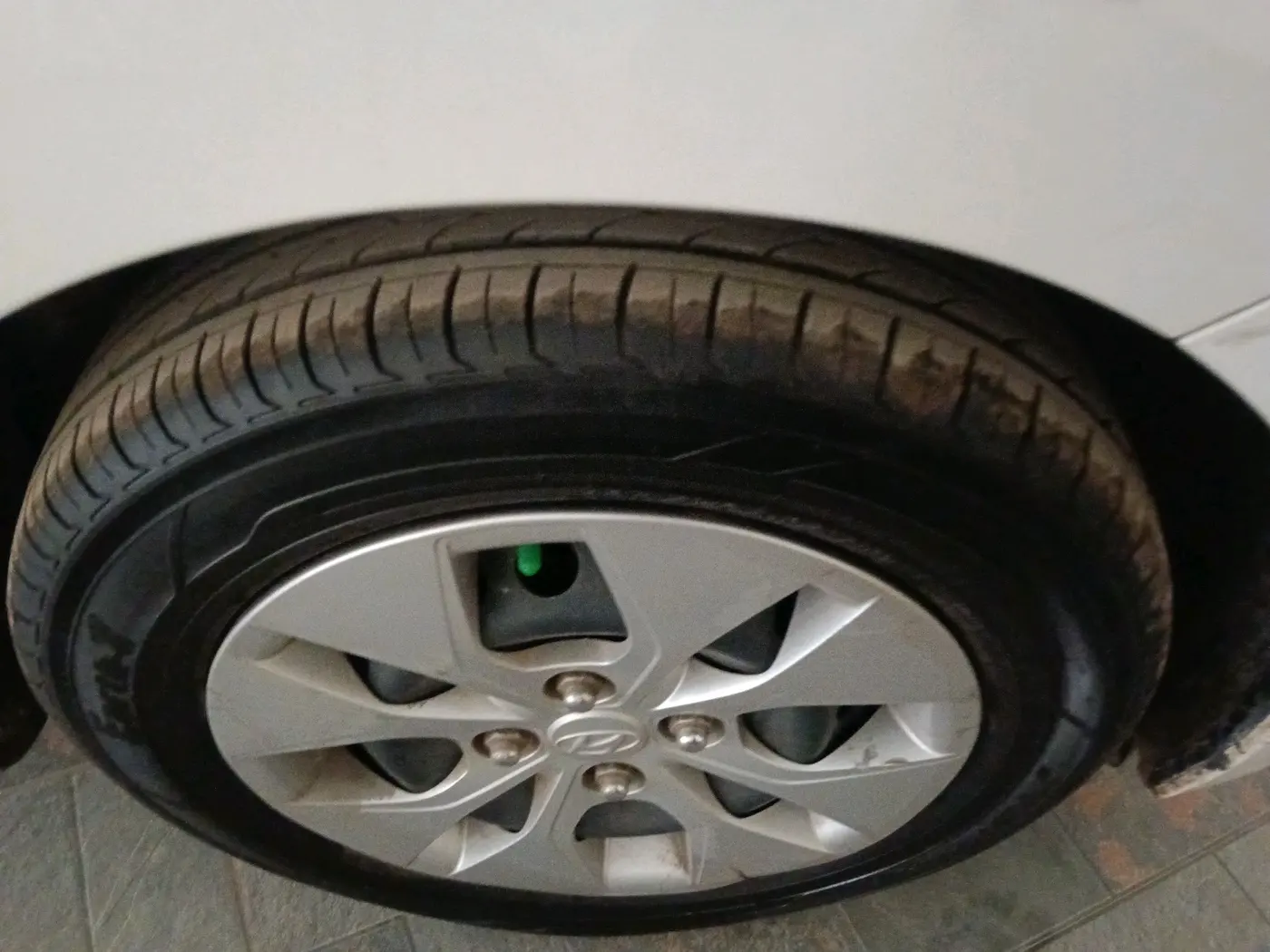 2016 Hyundai Xcent S 1.2, Petrol, Manual, 77,790 km, tyre