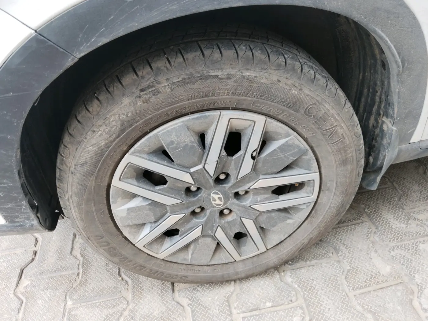 2022 Hyundai VENUE SX 1.0 TURBO, Petrol, Manual, 71,585 km, tyre