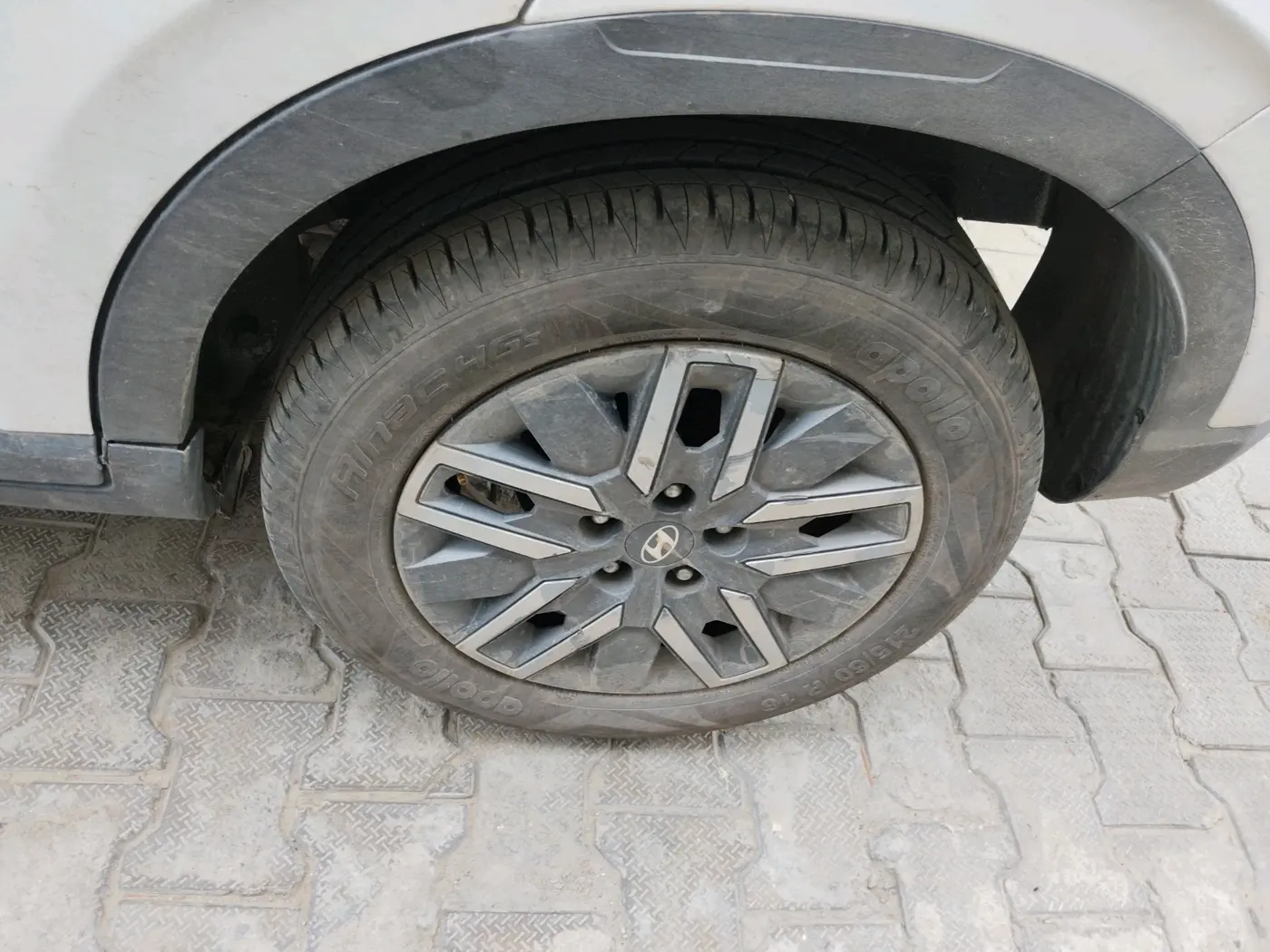 2022 Hyundai VENUE SX 1.0 TURBO, Petrol, Manual, 71,585 km, tyre
