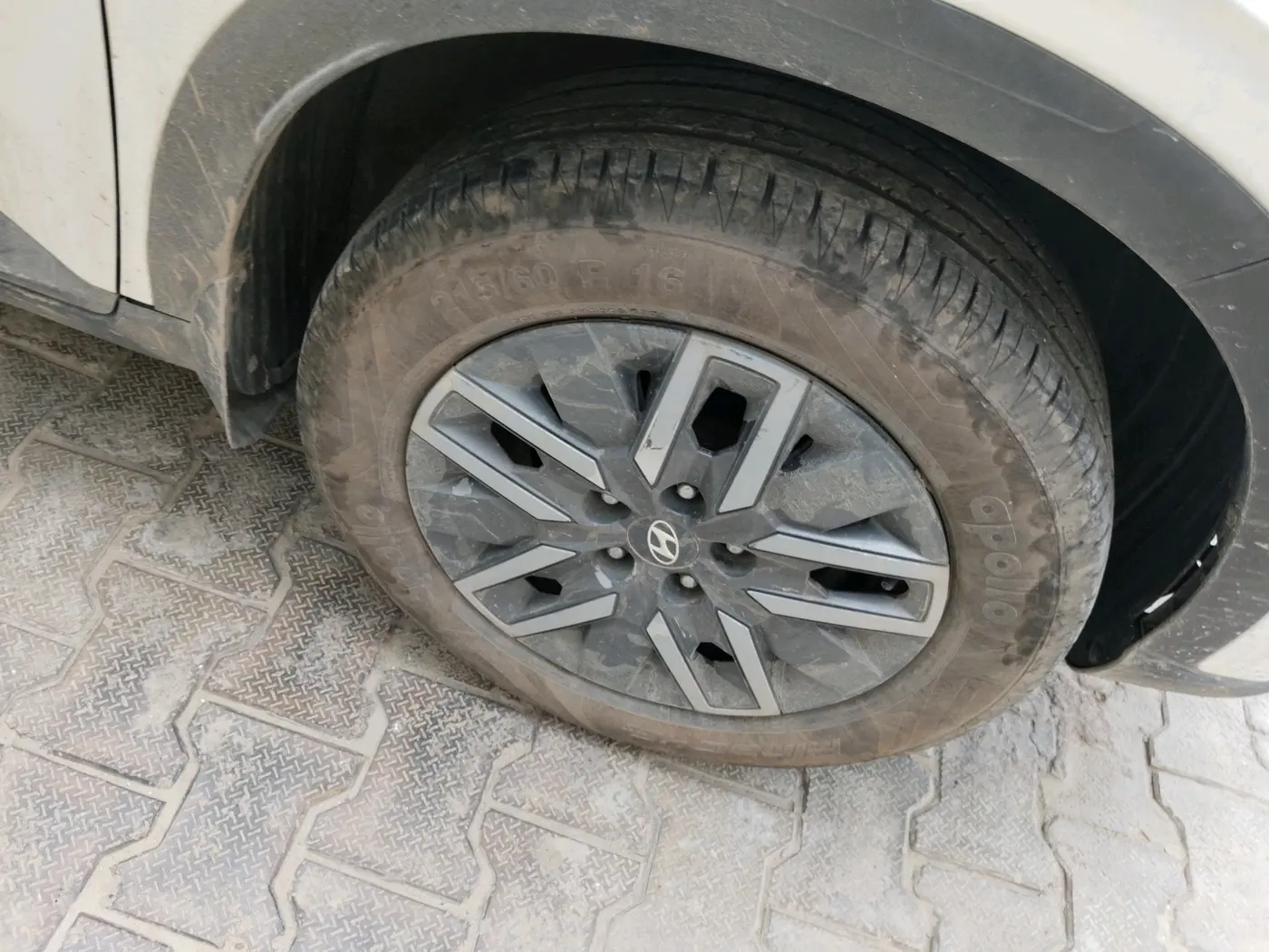 2022 Hyundai VENUE SX 1.0 TURBO, Petrol, Manual, 71,585 km, tyre