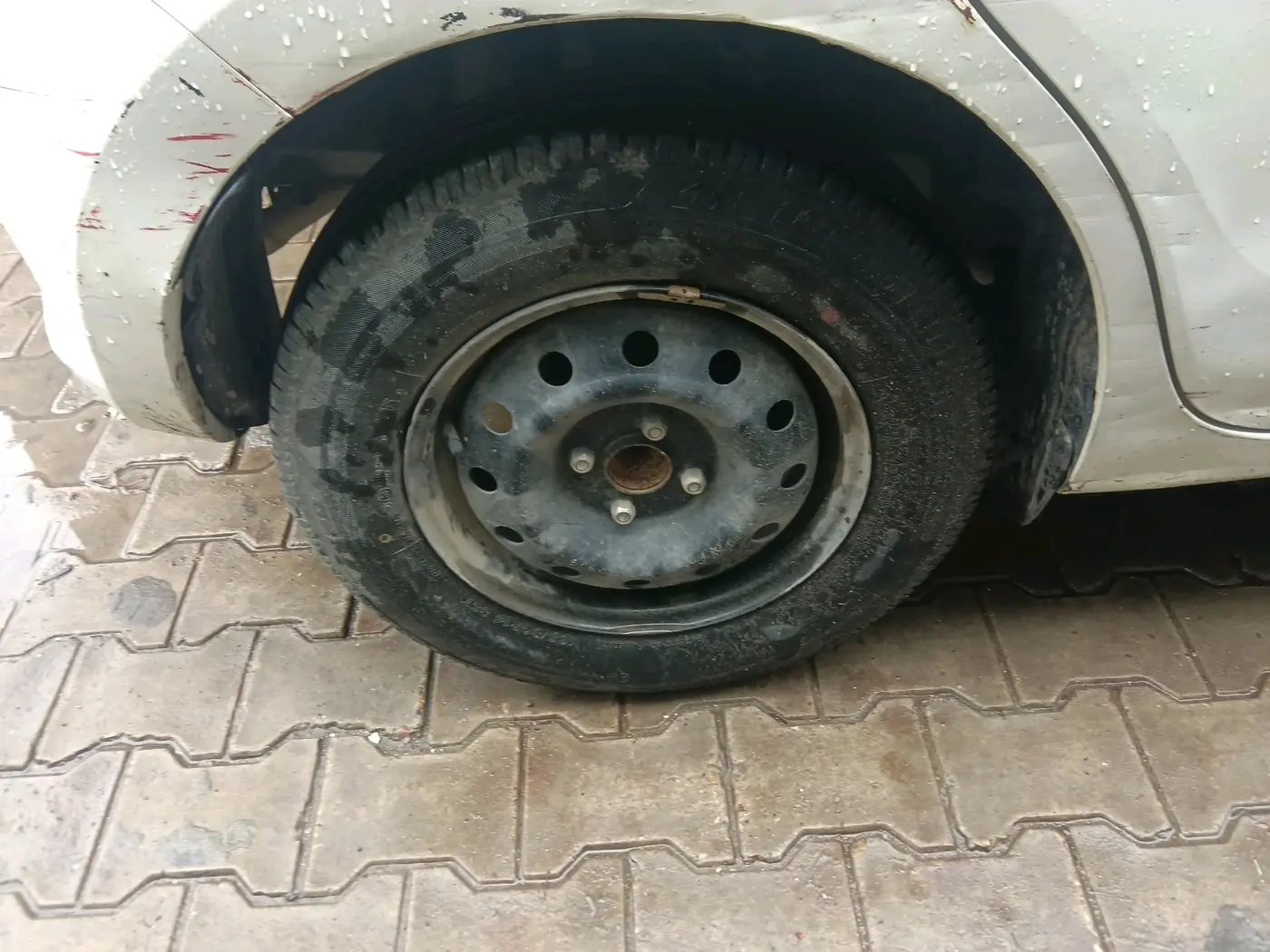 2019 Maruti Swift VXI, Petrol, Manual, 38,901 km, tyre