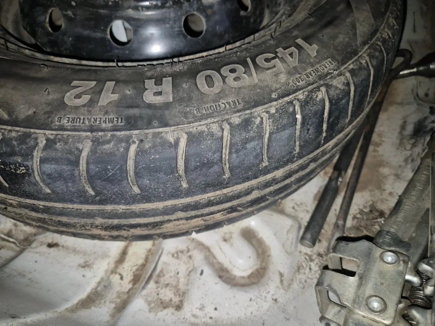 2021 Maruti Alto VXI PLUS, Petrol, Manual, 1,63,187 km, tyre