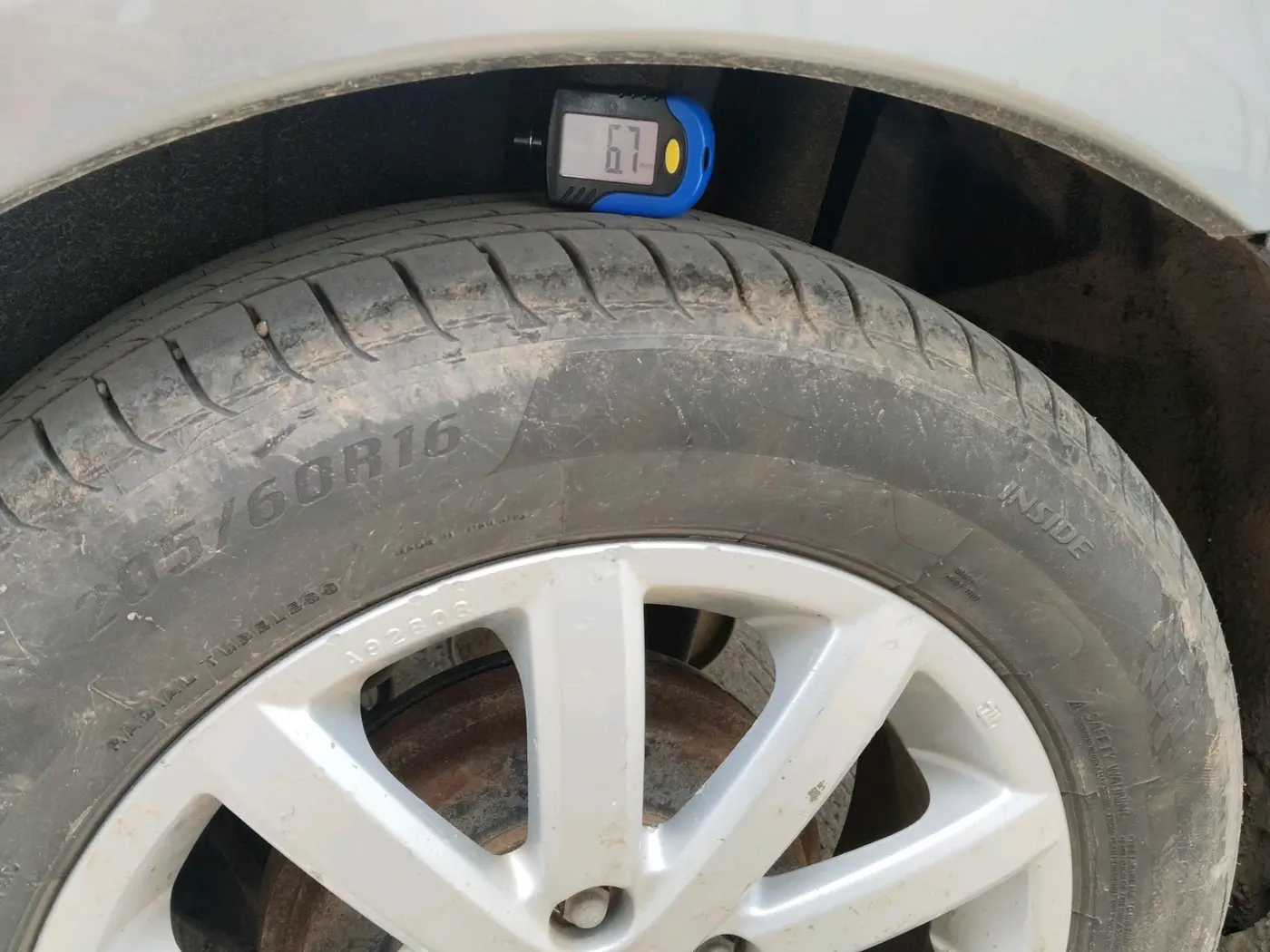 2013 Maruti SX4 ZXI AT, CNG, Automatic, 51,945 km, tyre