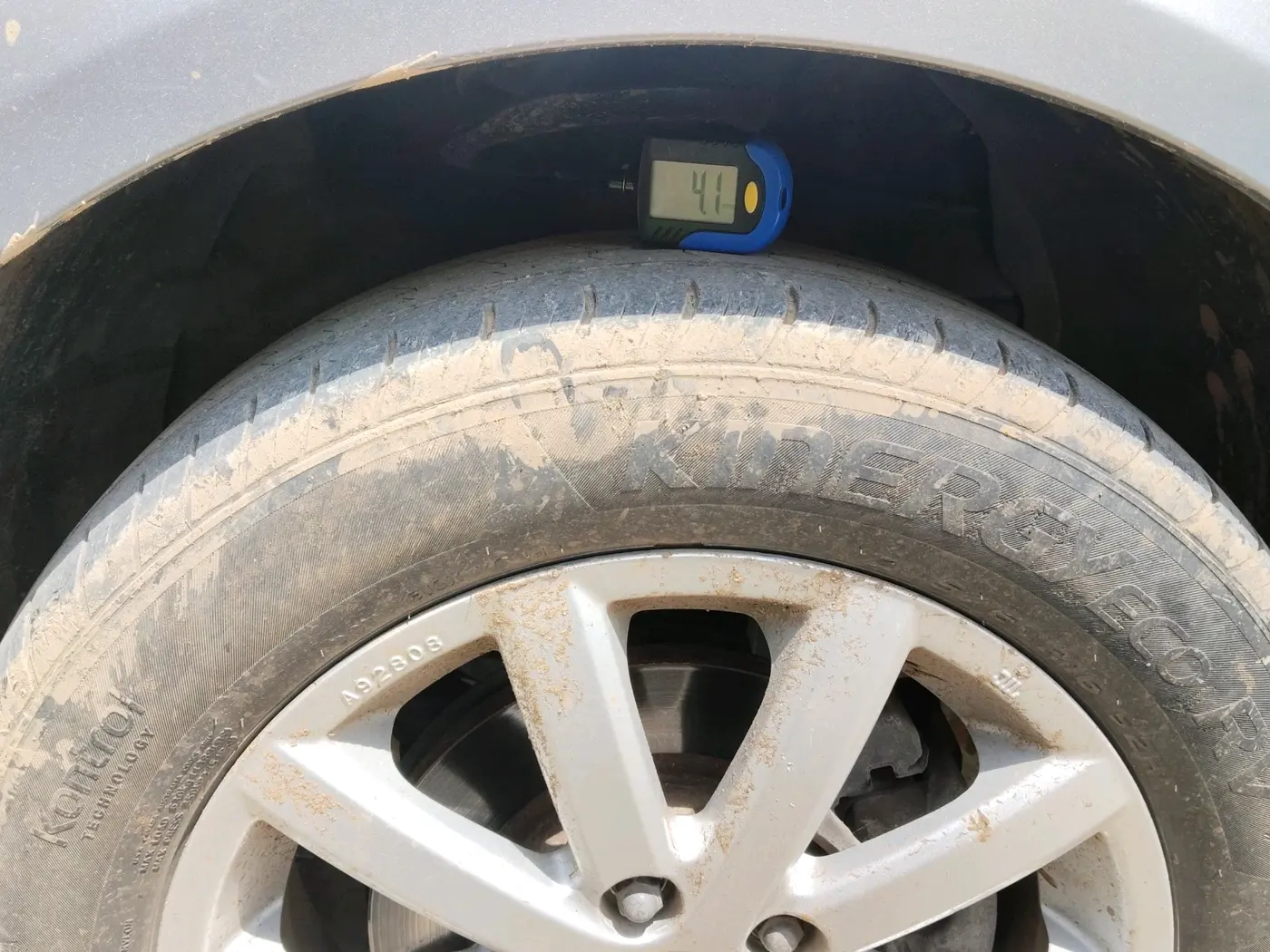 2013 Maruti SX4 ZXI AT, CNG, Automatic, 51,945 km, tyre