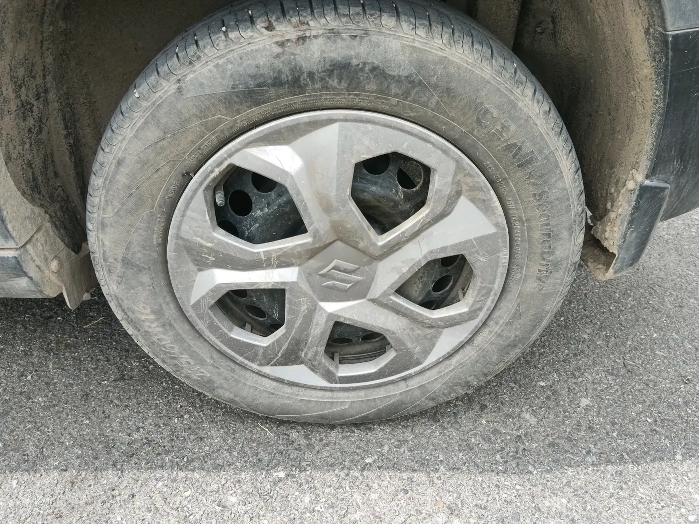2024 Maruti BREZZA VXI S-CNG, CNG, Manual, 51,345 km, tyre