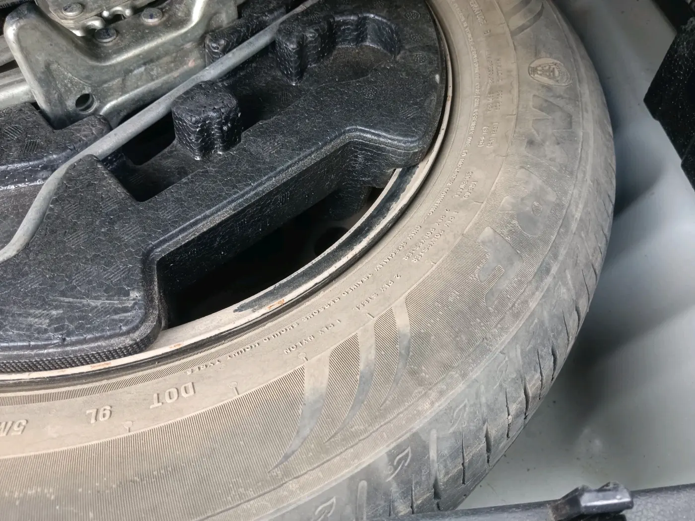 2024 Maruti BREZZA VXI S-CNG, CNG, Manual, 51,345 km, tyre