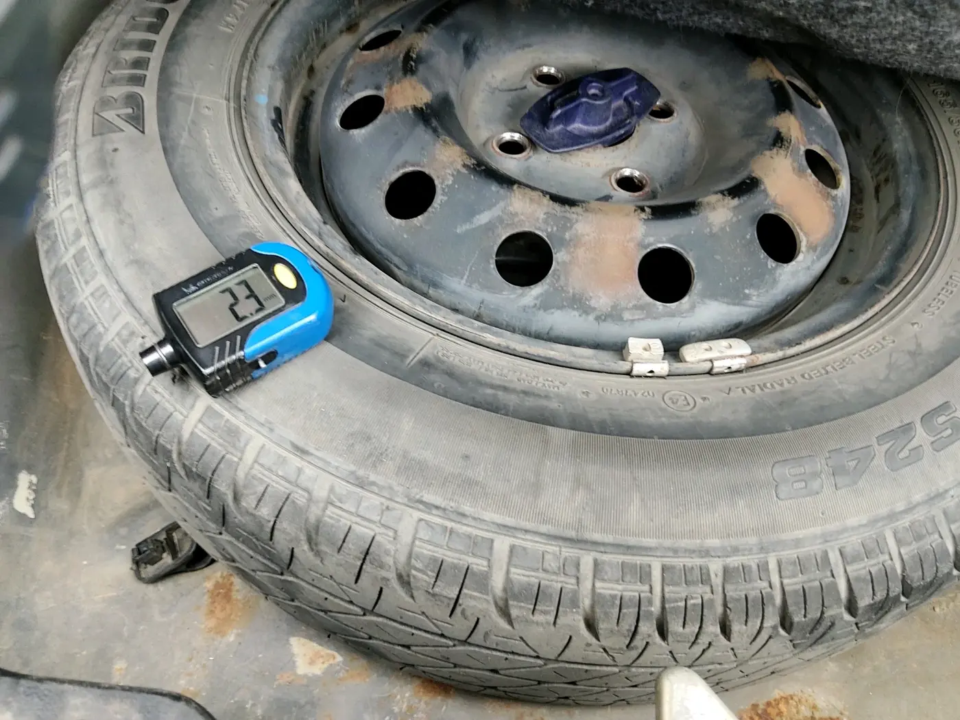 2019 Maruti Dzire VXI, Petrol, Manual, 1,52,499 km, tyre