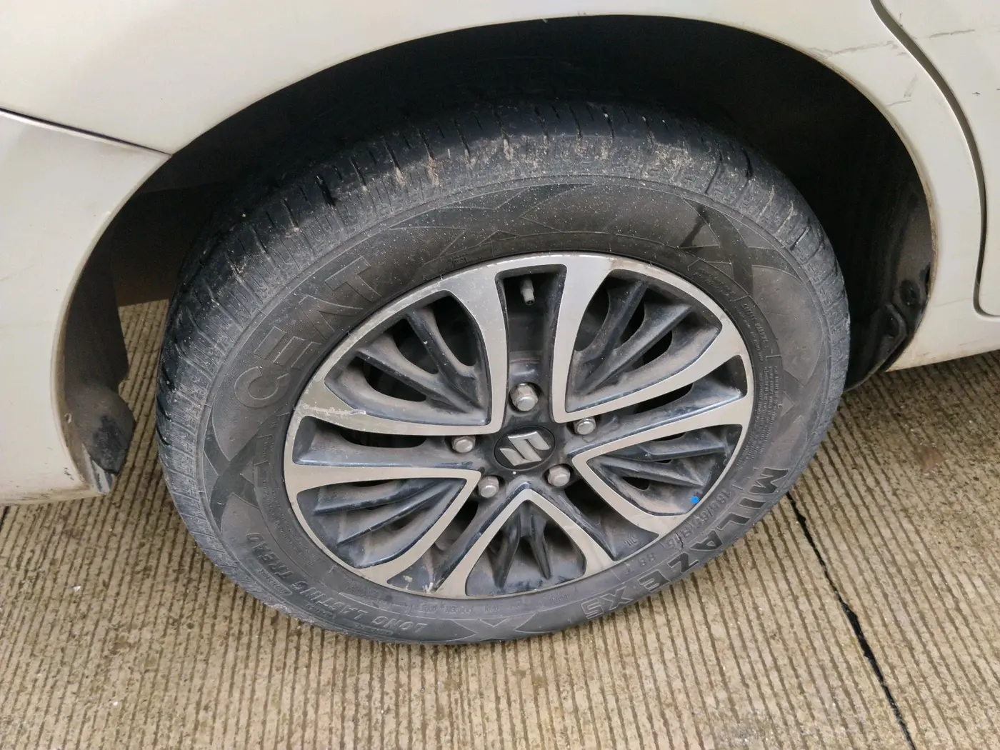 2023 Maruti Ertiga ZXI (O) CNG, CNG, Manual, 1,80,264 km, tyre