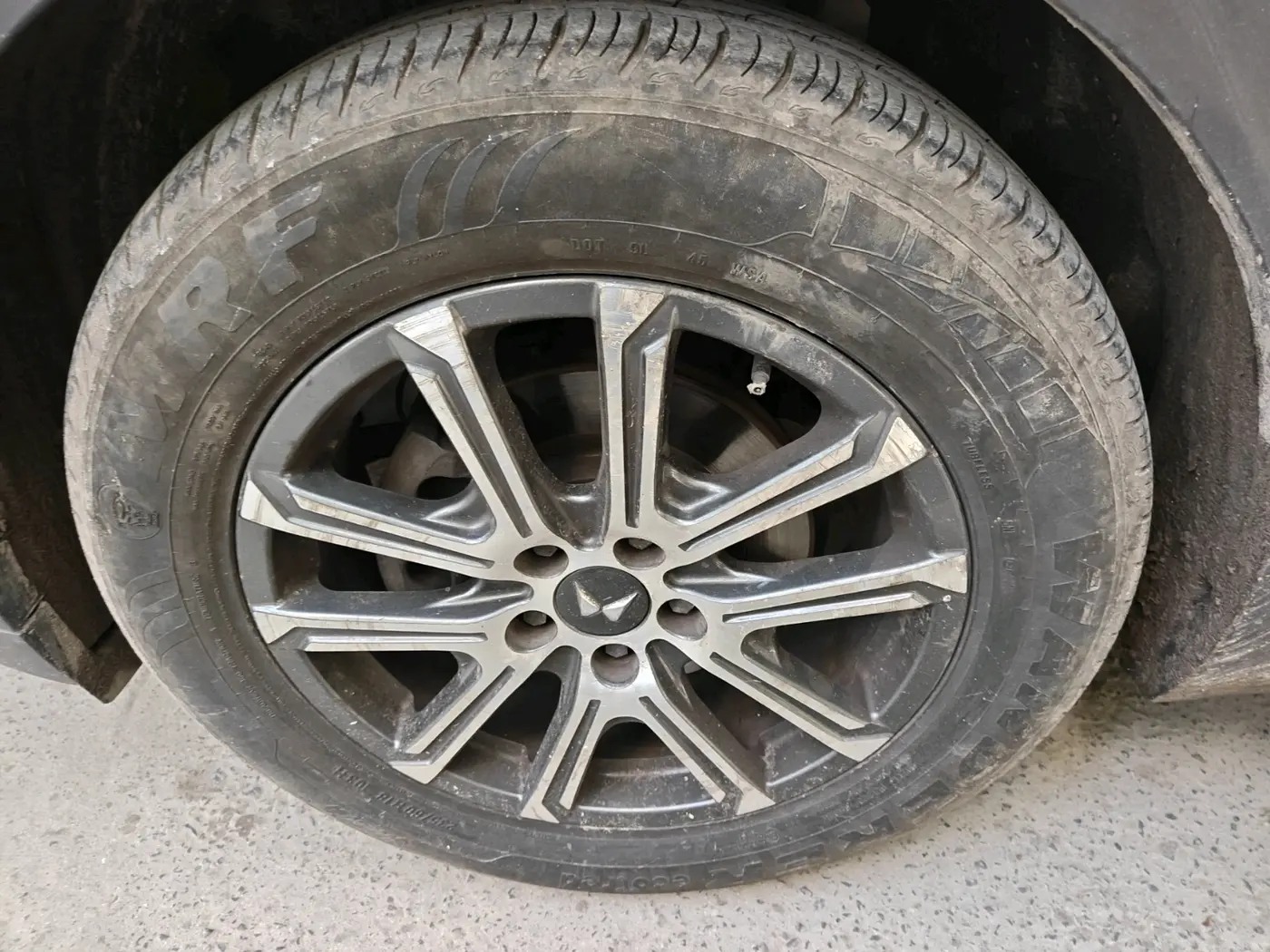 2021 Mahindra XUV700 AX 7 LUXURY P AT 7 STR, Petrol, Automatic, 90,474 km, tyre