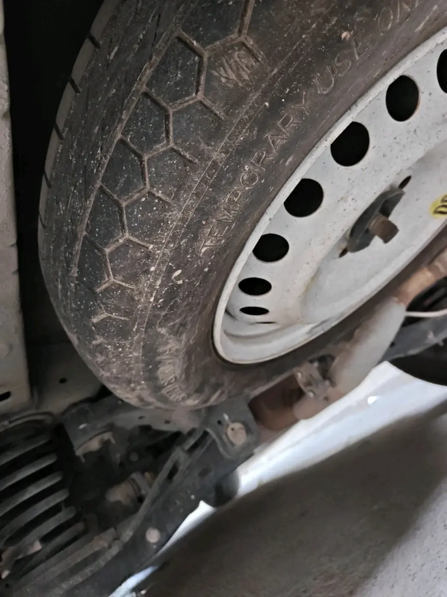 2021 Mahindra XUV700 AX 7 LUXURY P AT 7 STR, Petrol, Automatic, 90,474 km, tyre