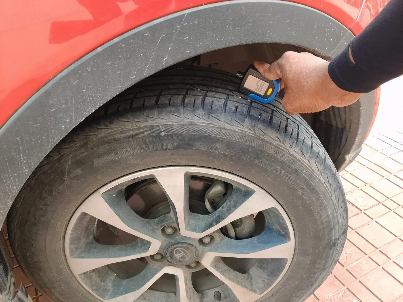 2021 Tata NEXON XZ PLUS SUNROOF PETROL DUAL TONE, Petrol, Manual, 49,799 km, tyre