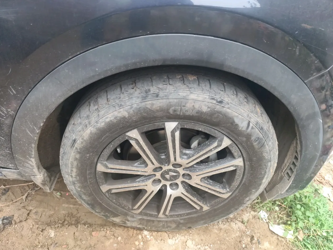 2022 Mahindra XUV700 AX 7 LUXURY D AT 7 STR, Diesel, Automatic, 1,04,513 km, tyre