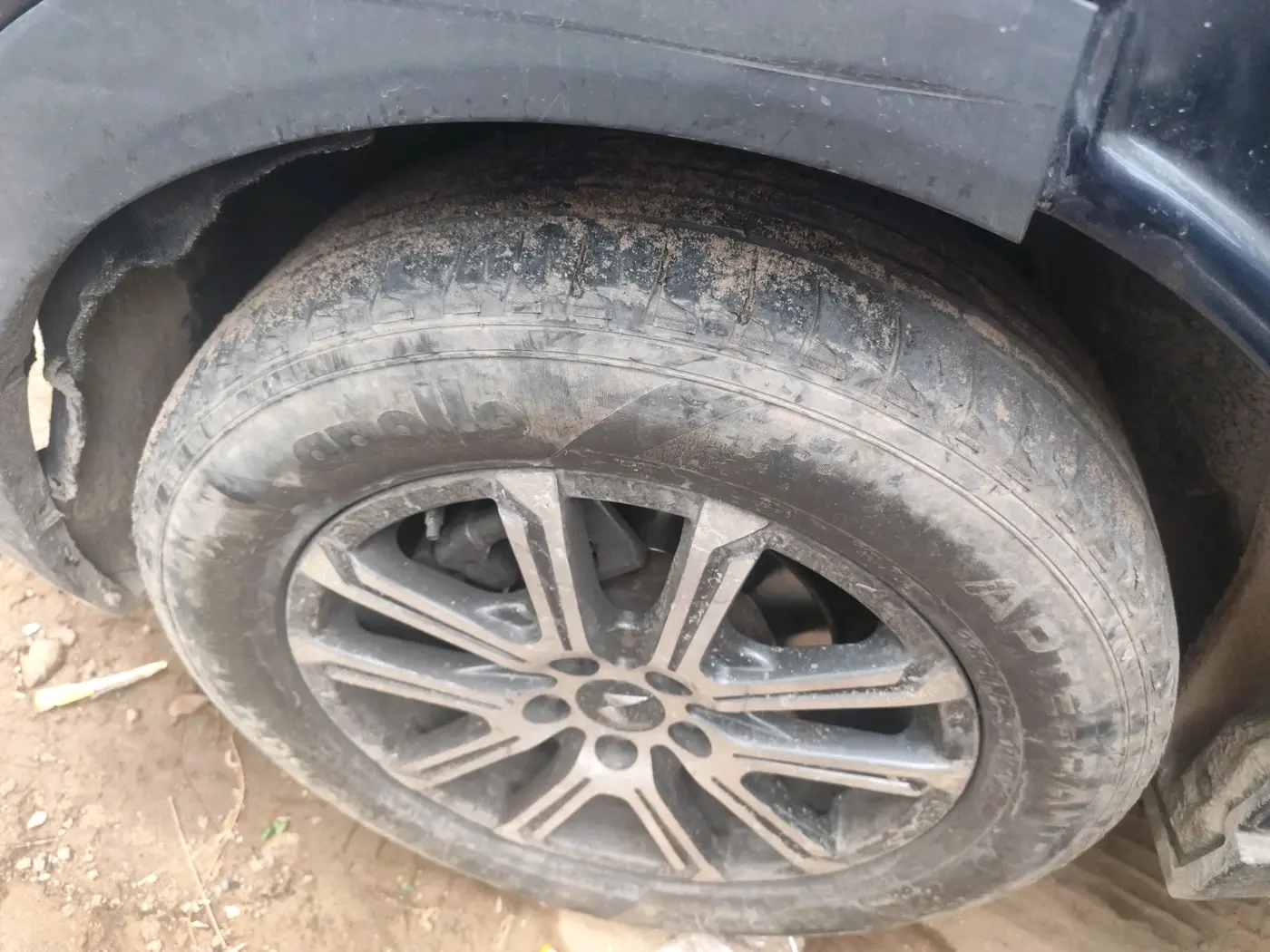 2022 Mahindra XUV700 AX 7 LUXURY D AT 7 STR, Diesel, Automatic, 1,04,513 km, tyre