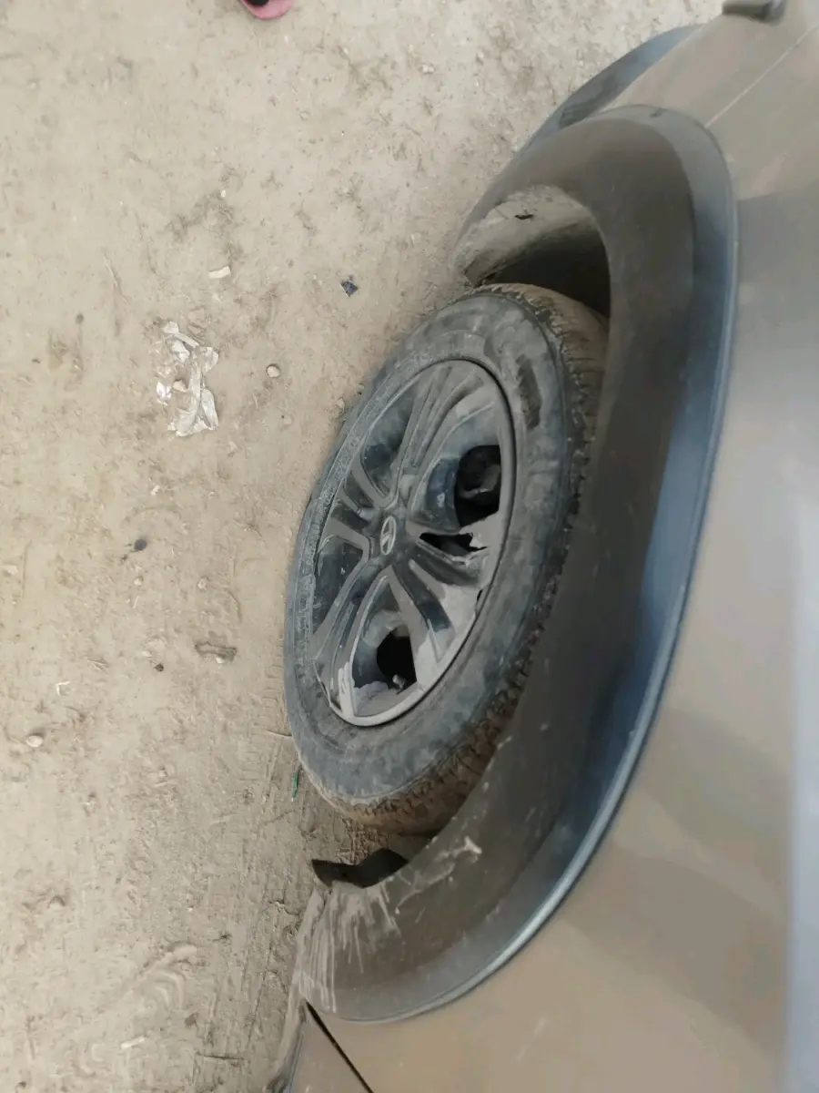 2019 Tata TIAGO NRG PETROL, Petrol, Manual, 76,739 km, tyre