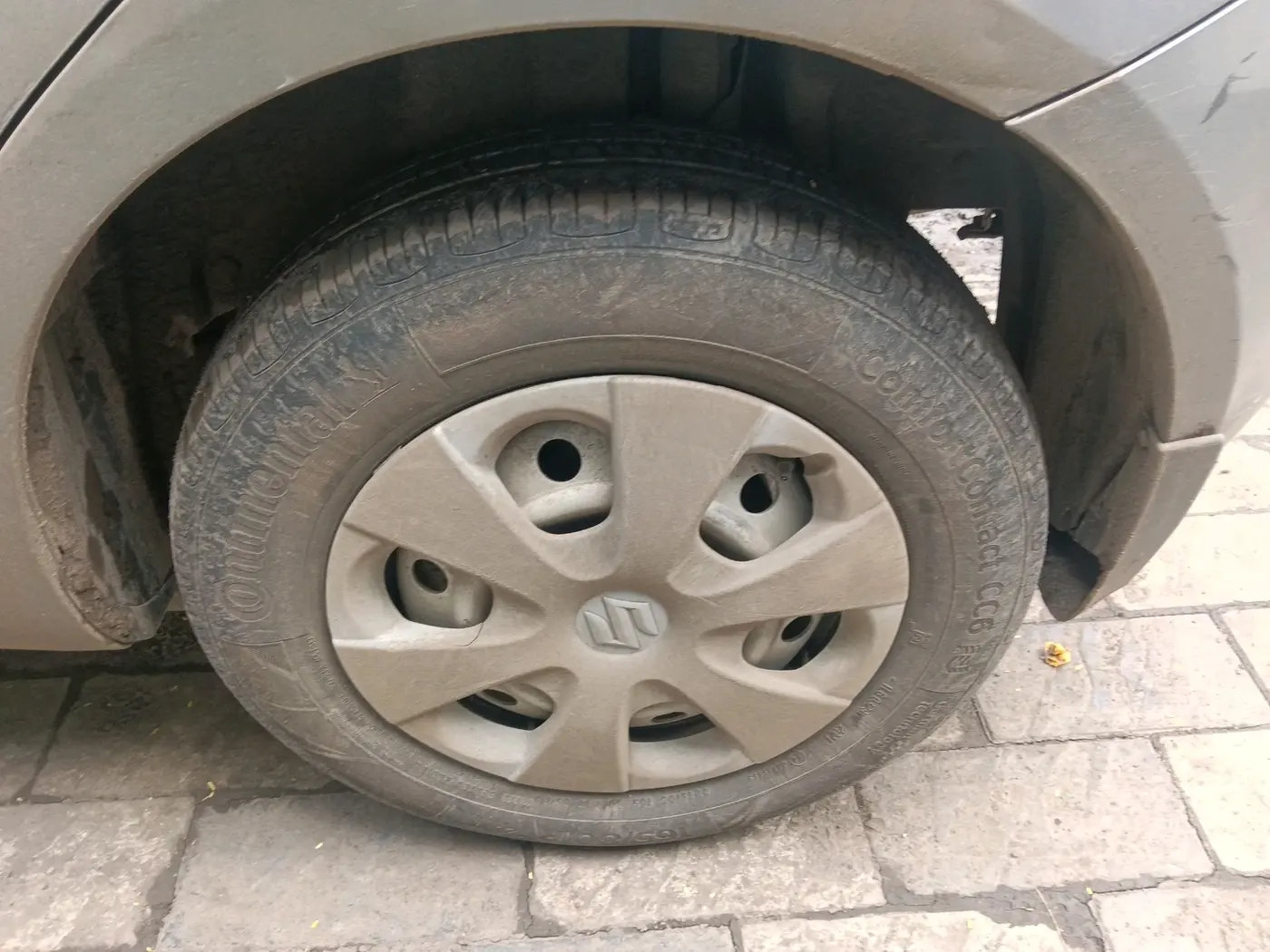 2013 Maruti Swift LXI, Petrol, Manual, 1,16,647 km, tyre