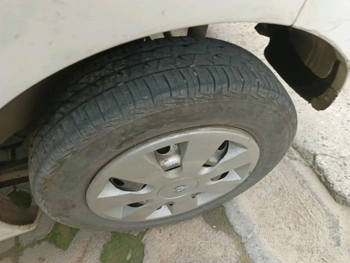 2014 Maruti Wagon R 1.0 LXI CNG, CNG, Manual, 1,60,212 km, tyre