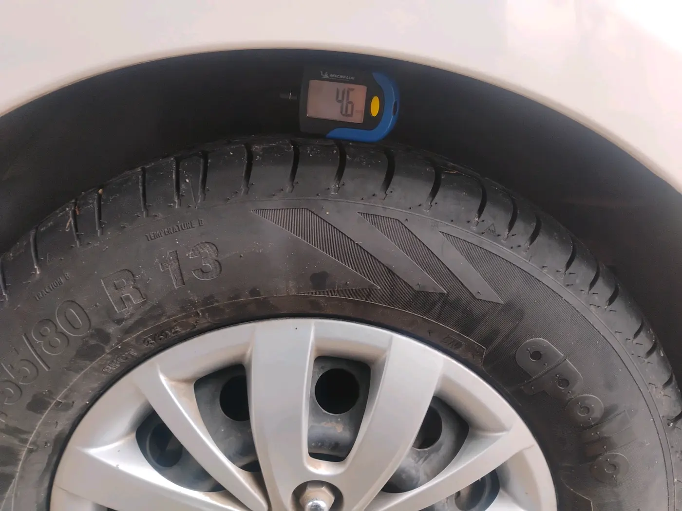 2014 Hyundai i10 SPORTZ 1.1, Petrol, Manual, 49,257 km, tyre