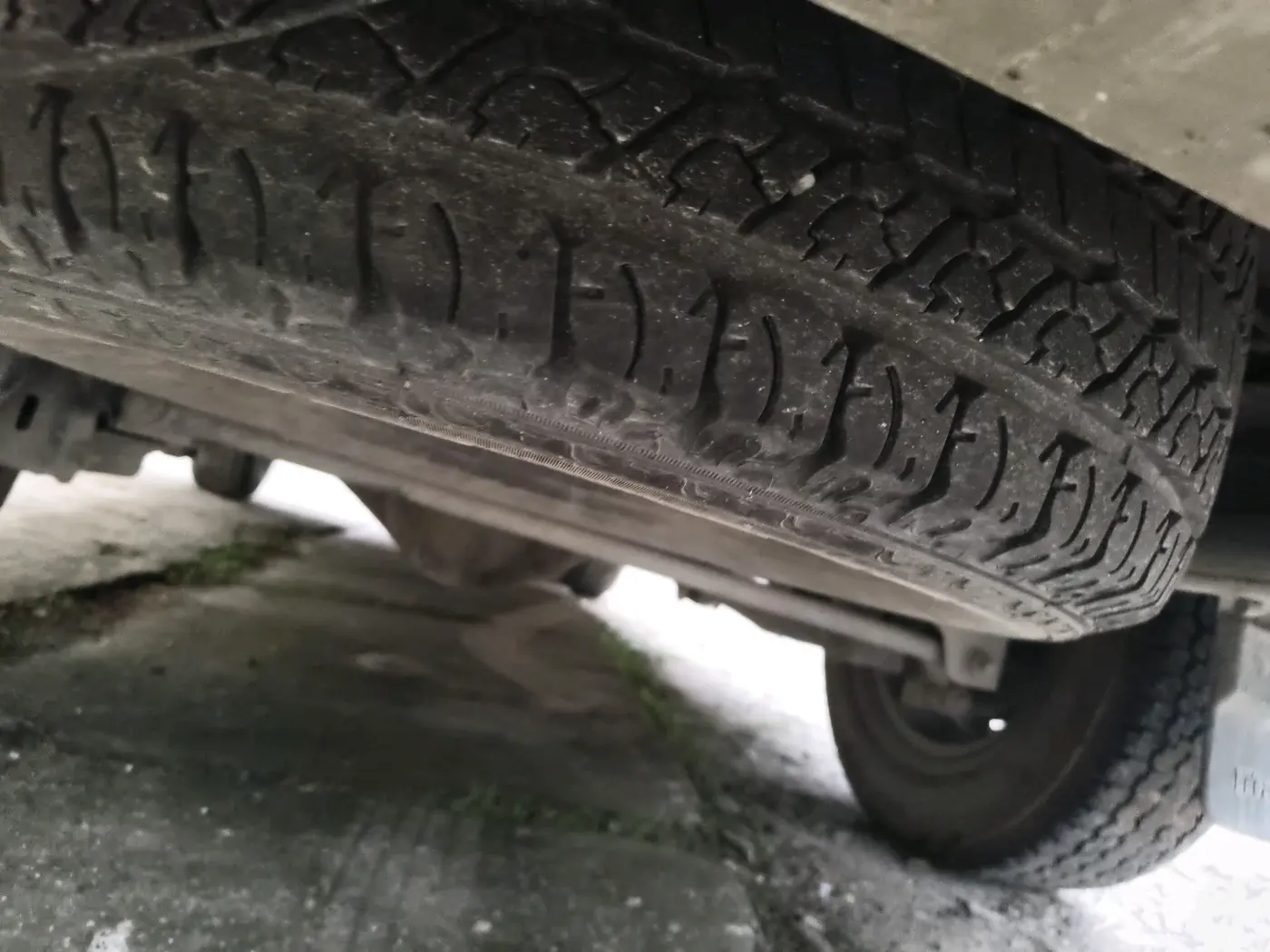 2013 Mahindra Scorpio SLE, Diesel, Manual, 2,52,128 km, tyre