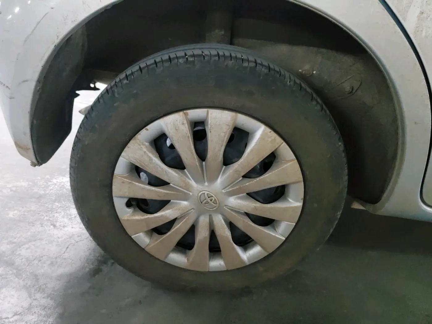 2012 Toyota Etios Liva G, Petrol, Manual, 64,671 km, tyre