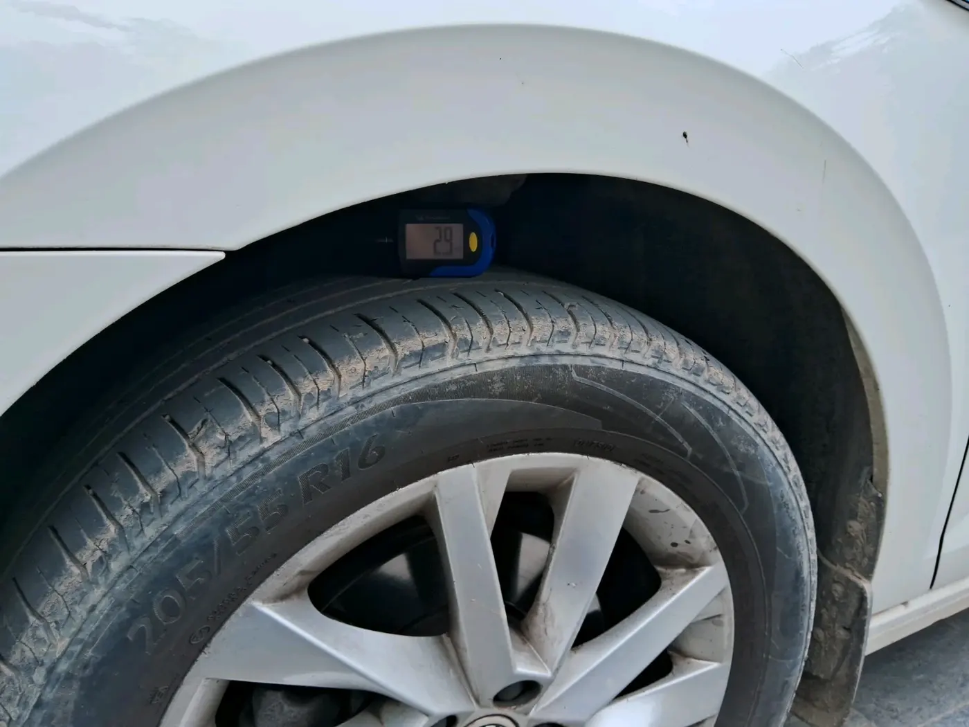 2023 Skoda SLAVIA AMBITION 1.0L TSI AT, Petrol, Automatic, 44,224 km, tyre