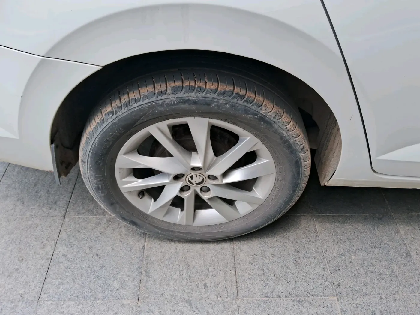 2023 Skoda SLAVIA AMBITION 1.0L TSI AT, Petrol, Automatic, 44,224 km, tyre
