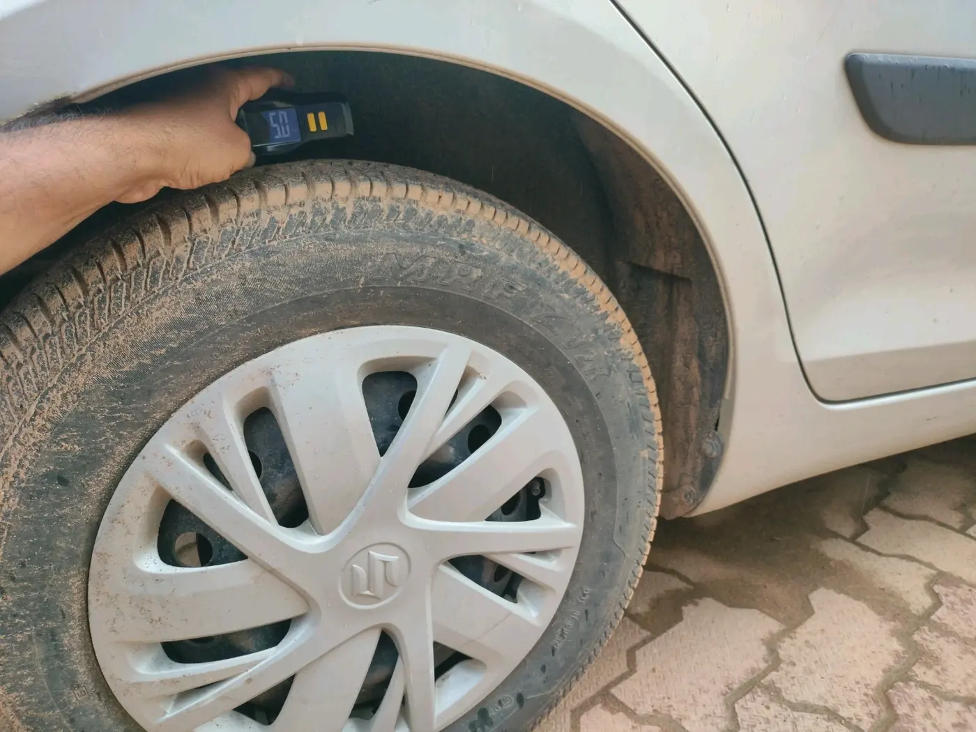 2017 Maruti Swift VXI, Petrol, Manual, 1 km, tyre