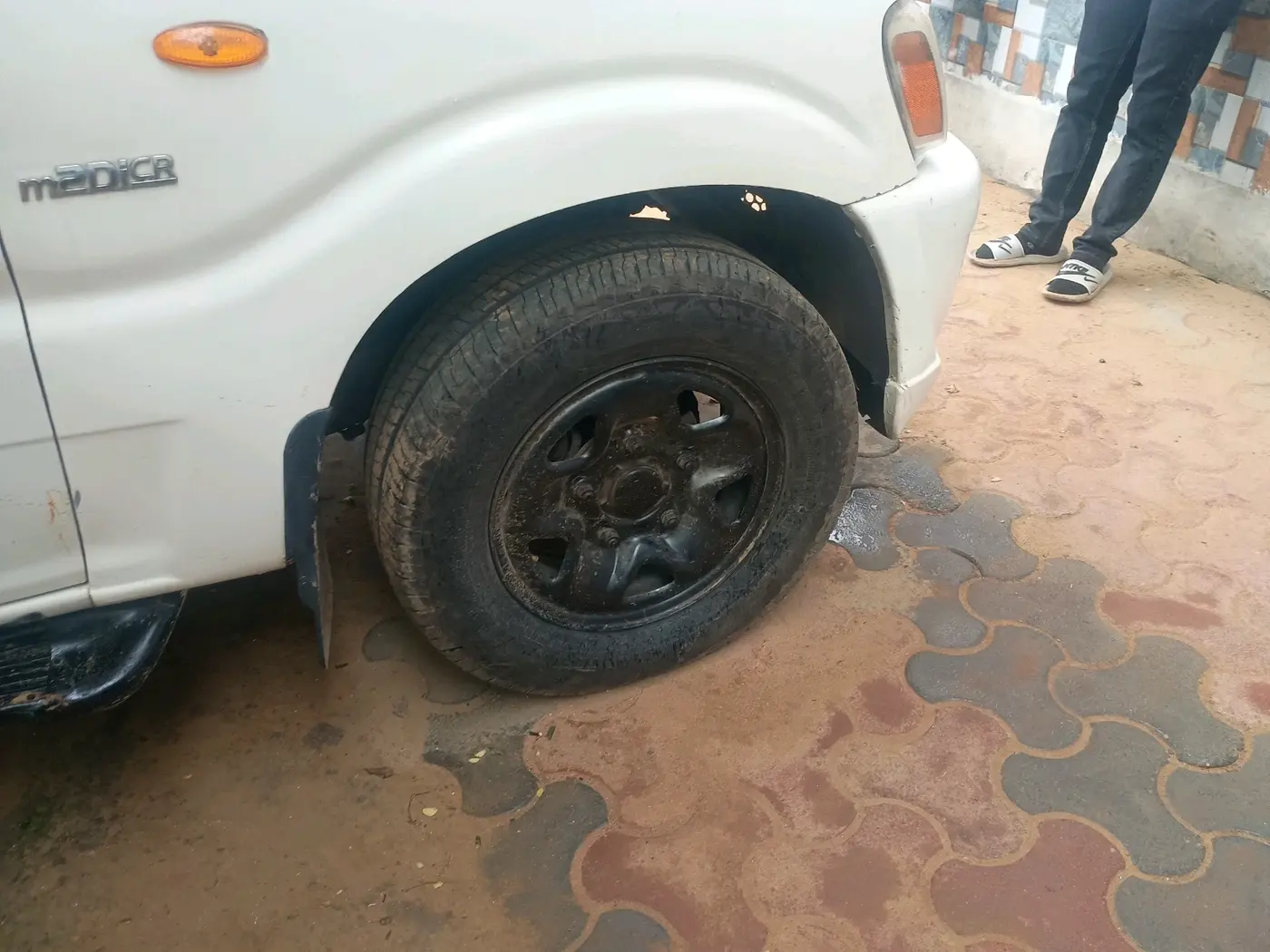 2013 Mahindra Scorpio EX M2DI, Diesel, Manual, 96,077 km, tyre