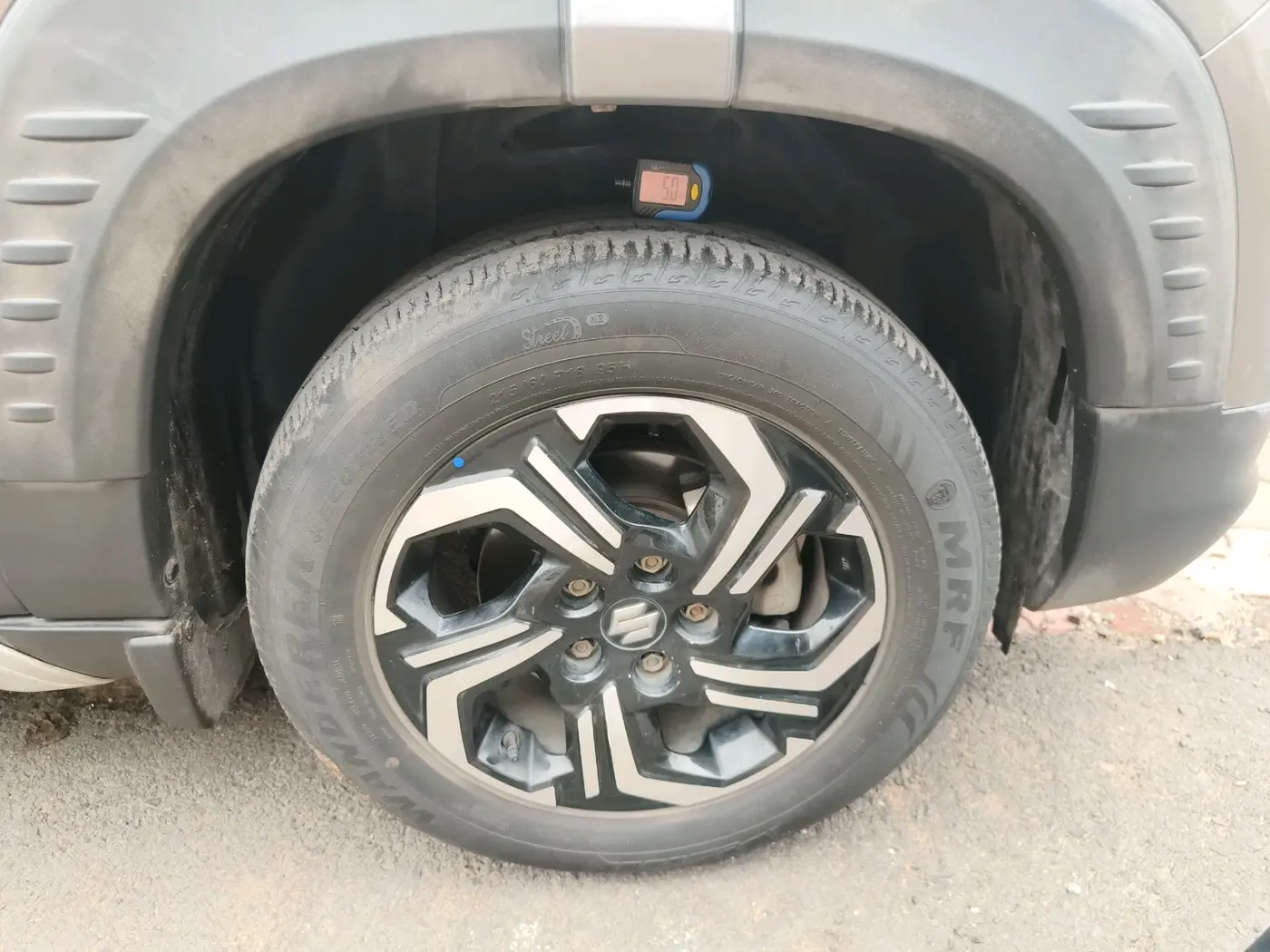 2022 Maruti BREZZA VXI SMART HYBRID, Petrol, Manual, 40,759 km, tyre