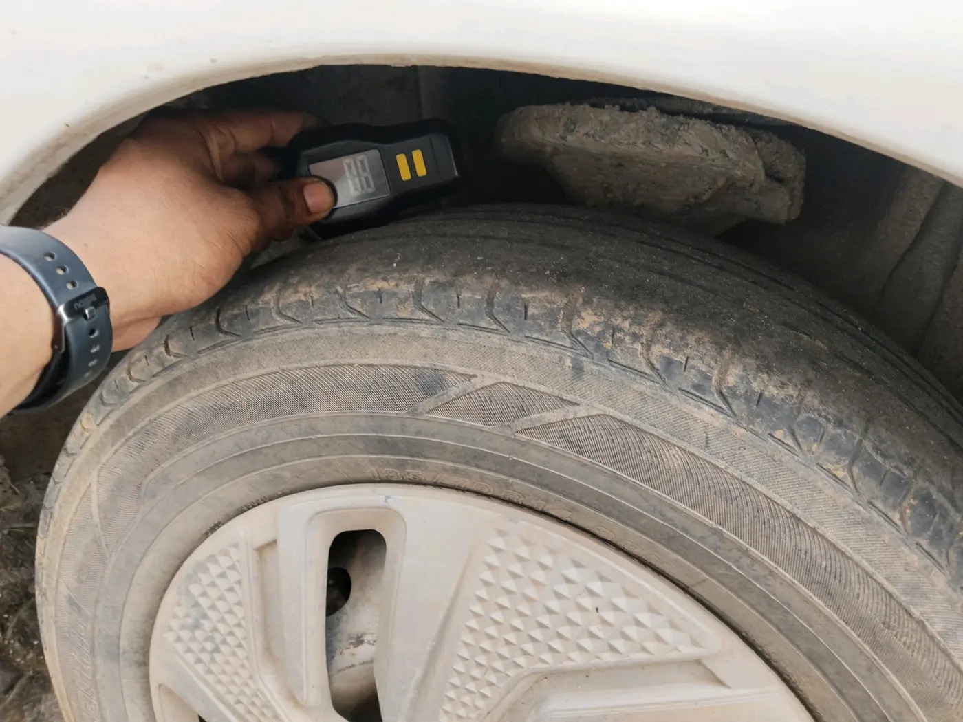 2017 Tata Indigo ECS GLS, CNG, Manual, 1,02,459 km, tyre