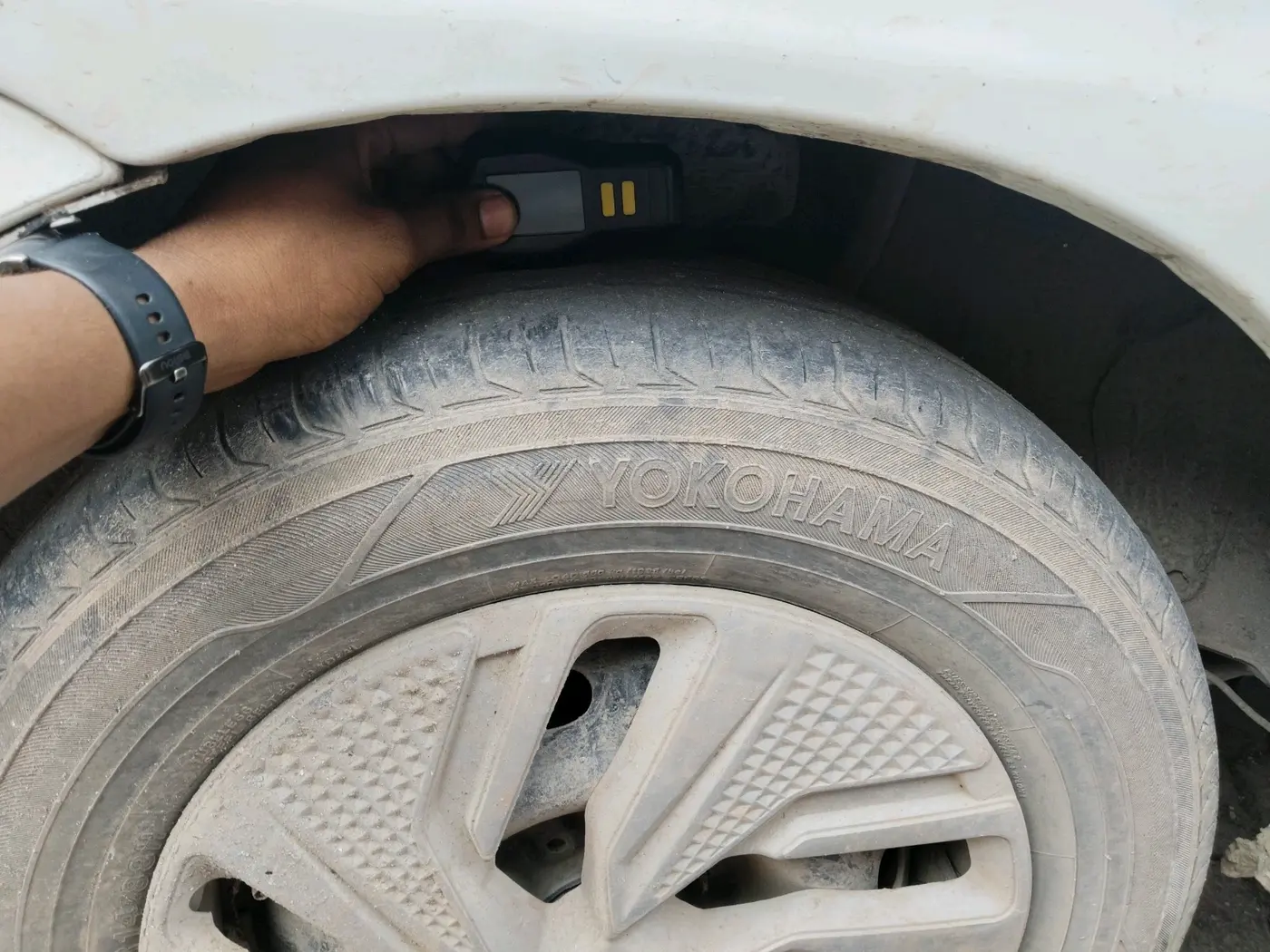 2017 Tata Indigo ECS GLS, CNG, Manual, 1,02,459 km, tyre