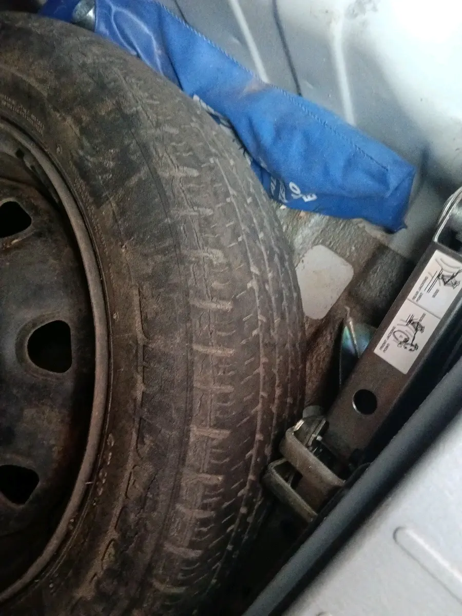 2014 Maruti Alto K10 VXI, Petrol, Manual, 37,459 km, tyre