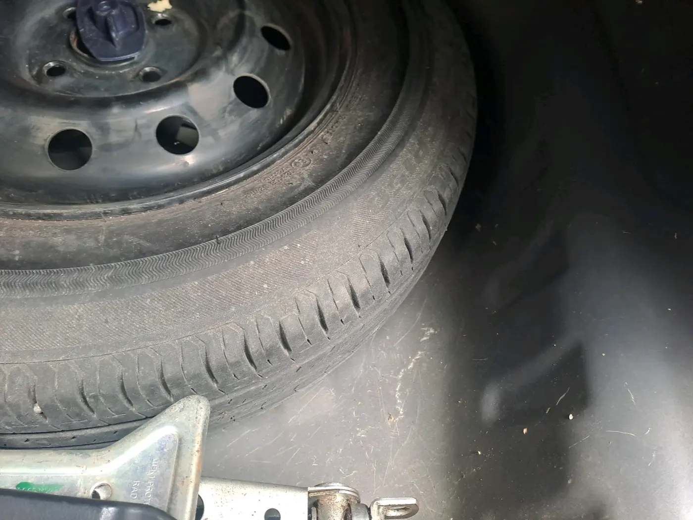 2020 Maruti Dzire VXI, Petrol, Manual, 23,003 km, tyre