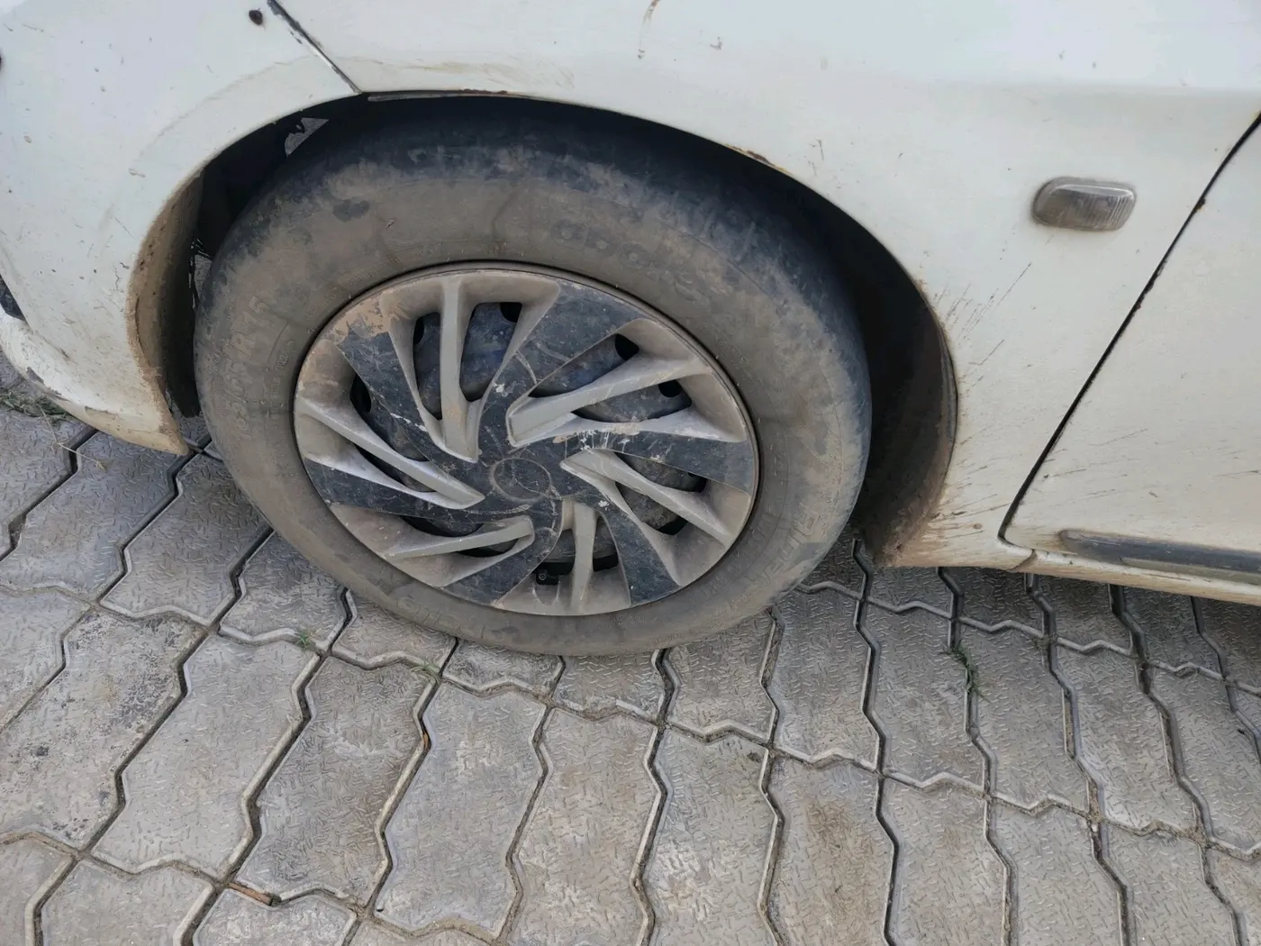 2014 Honda Mobilio 1.5L I-VTEC S, CNG, Manual, 1,35,067 km, tyre