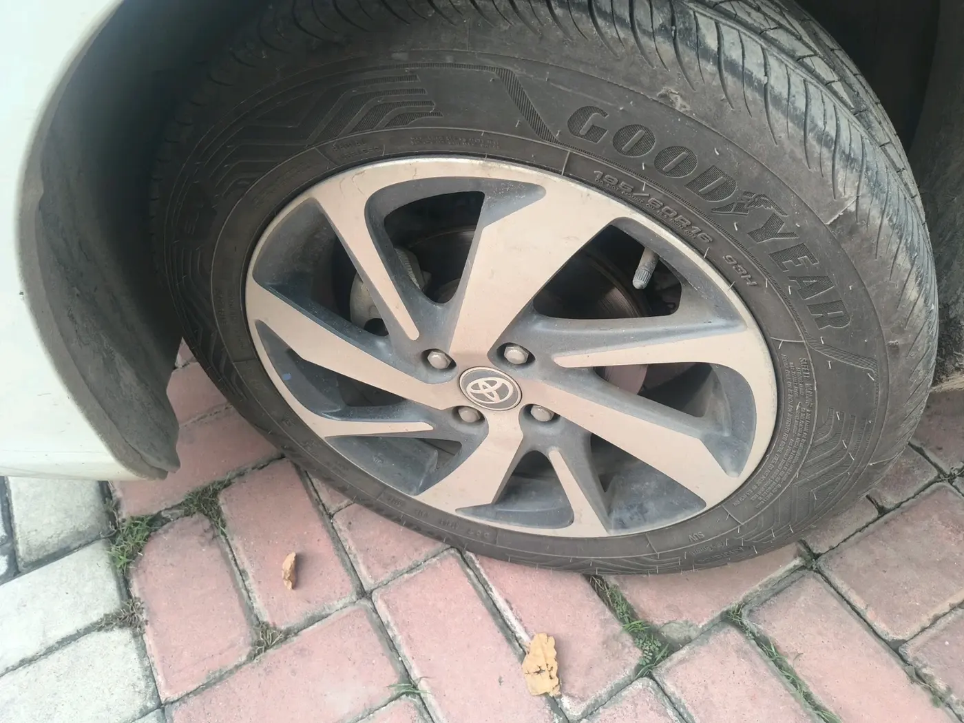 2023 Toyota Glanza G, Petrol, Manual, 1,09,127 km, tyre