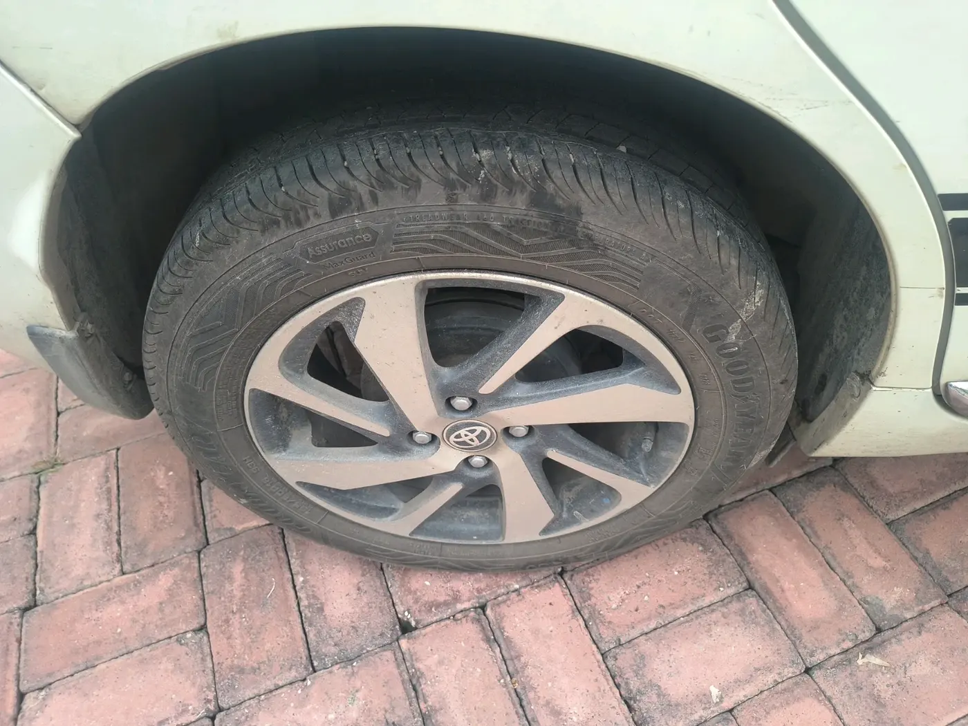 2023 Toyota Glanza G, Petrol, Manual, 1,09,127 km, tyre