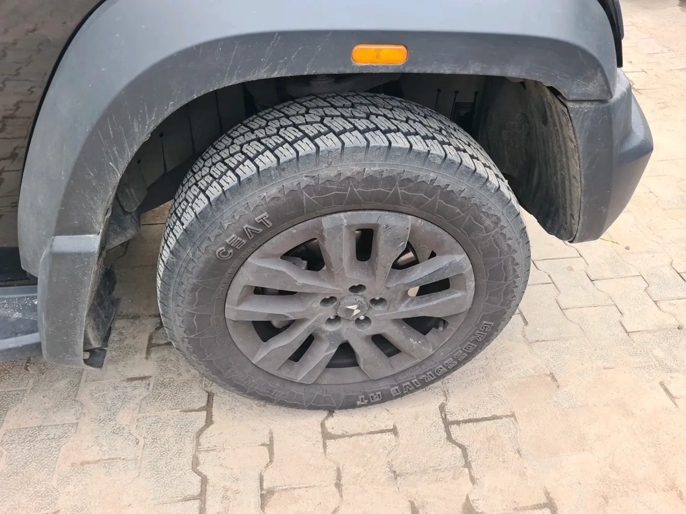2026 Mahindra Thar Roxx Star Edition Diesel AT, Diesel, Automatic, 16,034 km, tyre
