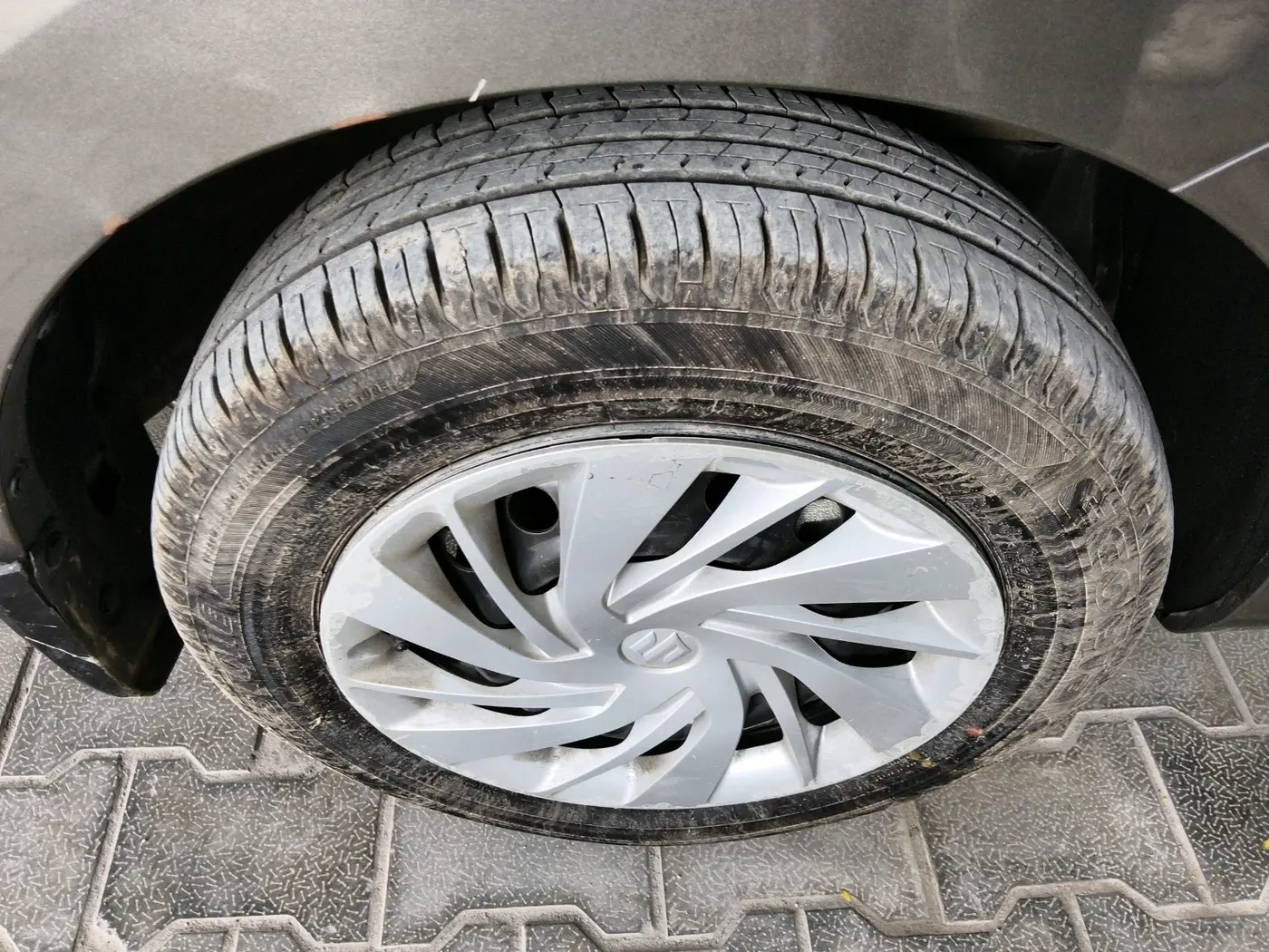 2025 Maruti Ertiga VXI SHVS, Petrol, Manual, 9,813 km, tyre