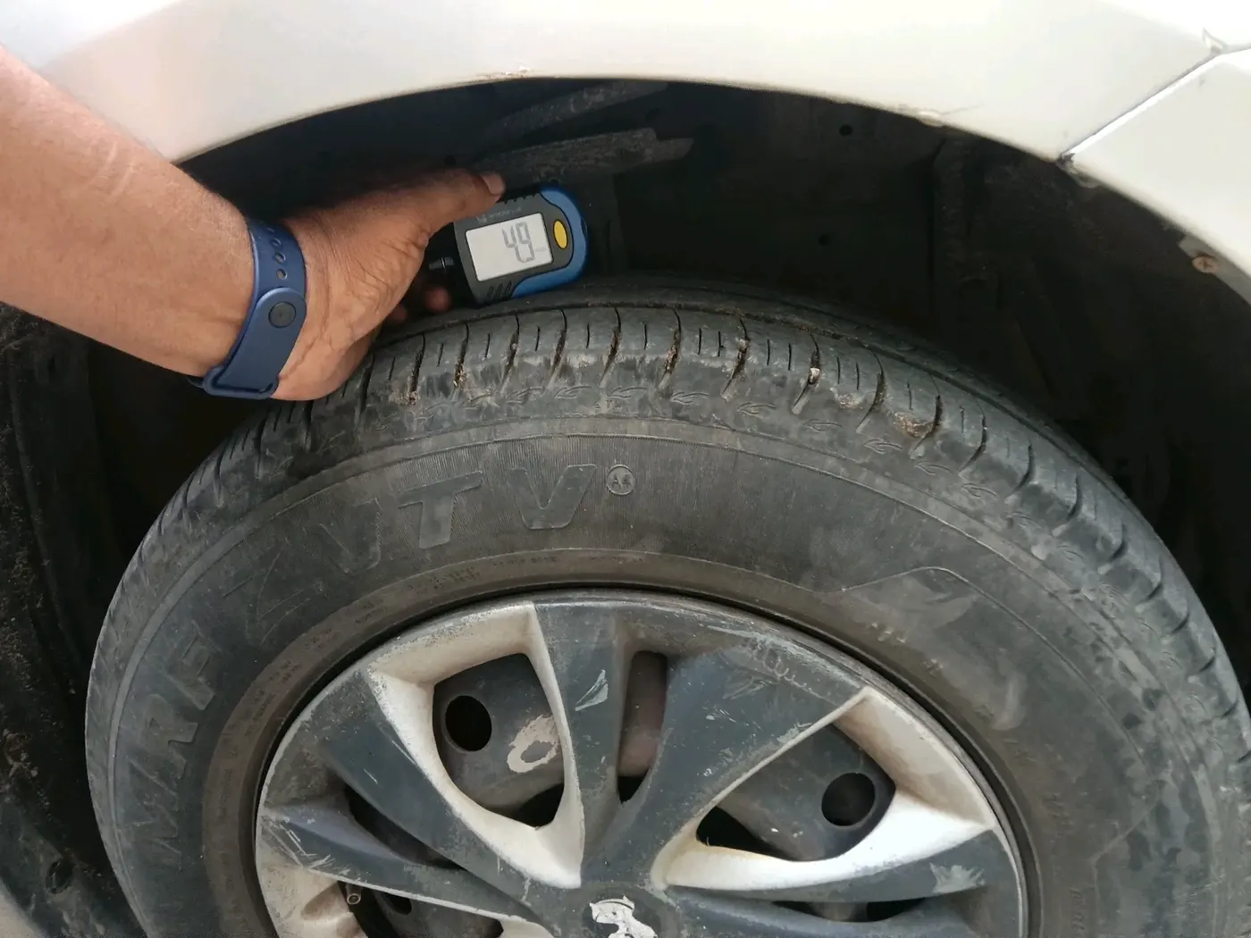 2016 Maruti Swift Dzire VXI, CNG, Manual, 1,01,518 km, tyre