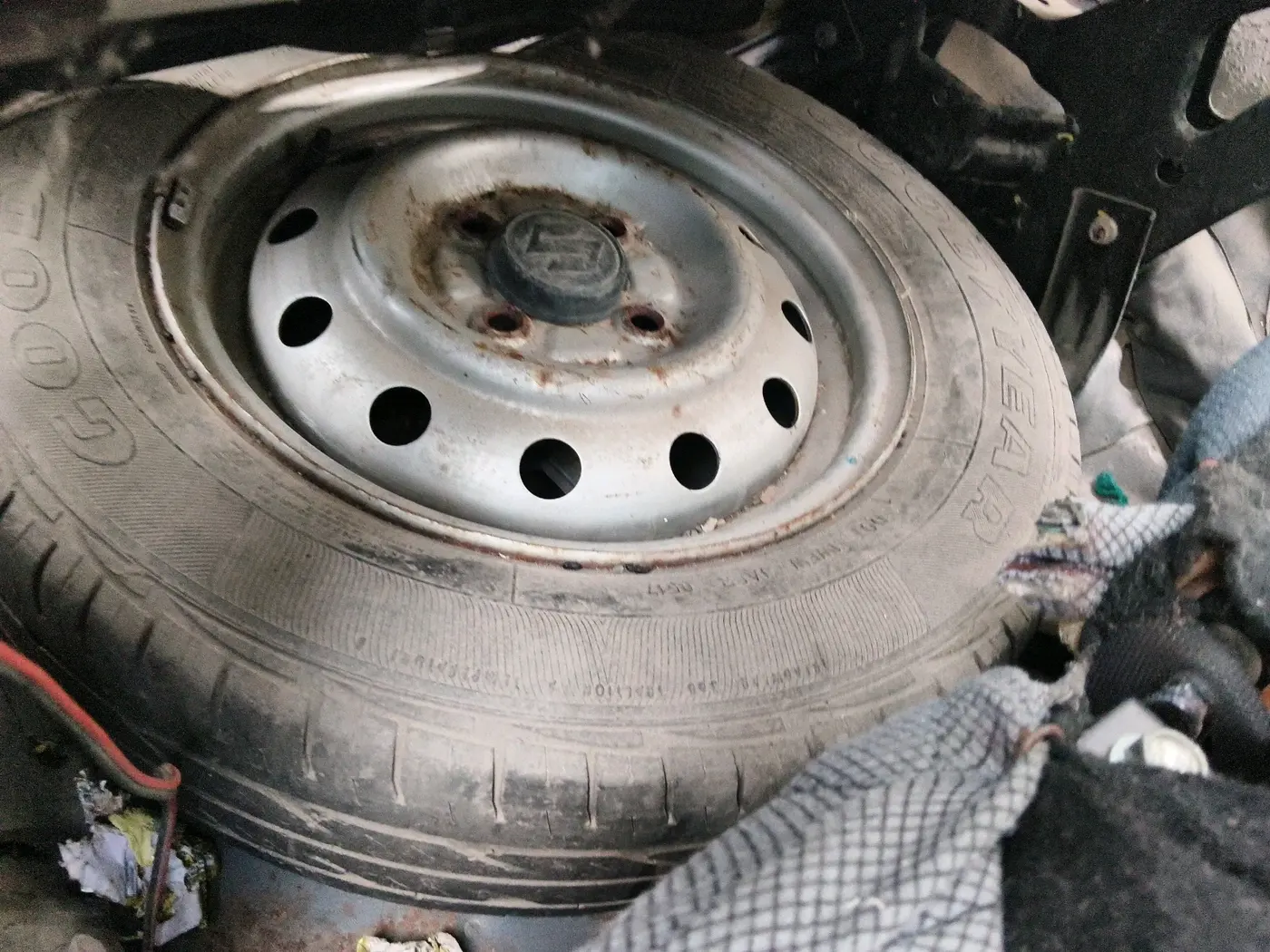 2013 Maruti Wagon R 1.0 LXI CNG, CNG, Manual, 95,417 km, tyre