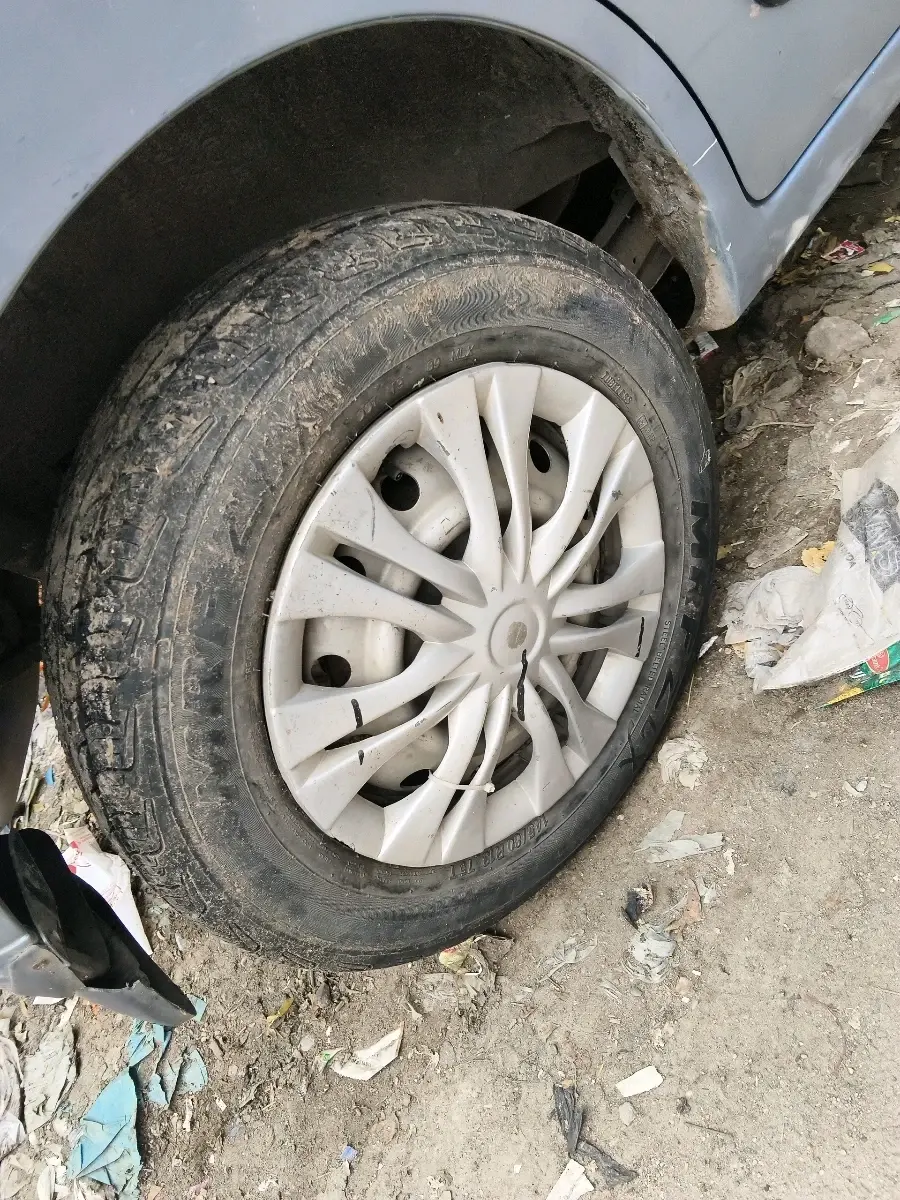 2013 Maruti Wagon R 1.0 LXI CNG, CNG, Manual, 95,417 km, tyre