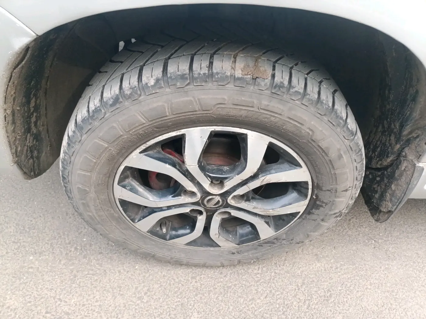 2014 Nissan Terrano XL (D), Diesel, Manual, 1,06,670 km, tyre