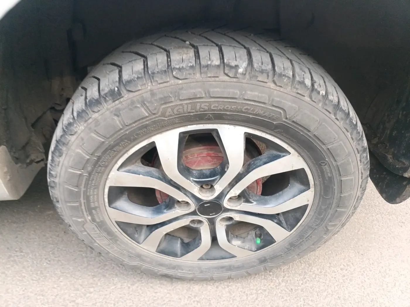 2014 Nissan Terrano XL (D), Diesel, Manual, 1,06,670 km, tyre
