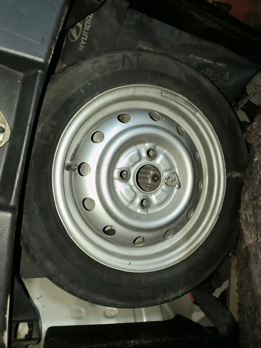 2013 Maruti Wagon R 1.0 LXI, Petrol, Manual, 63,455 km, tyre