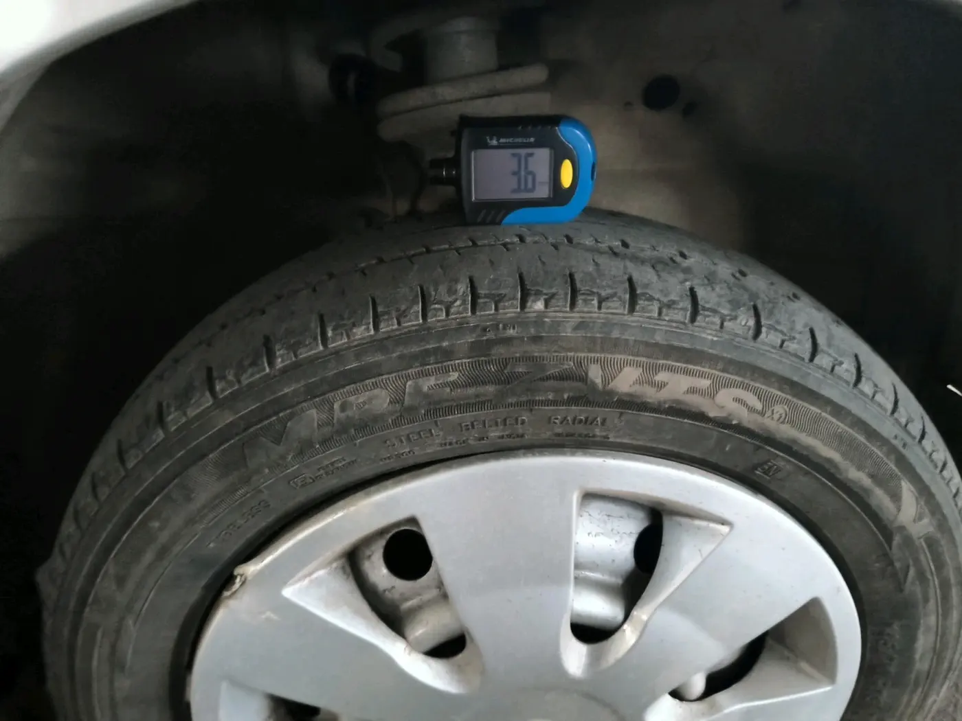 2013 Maruti Wagon R 1.0 LXI, Petrol, Manual, 63,455 km, tyre