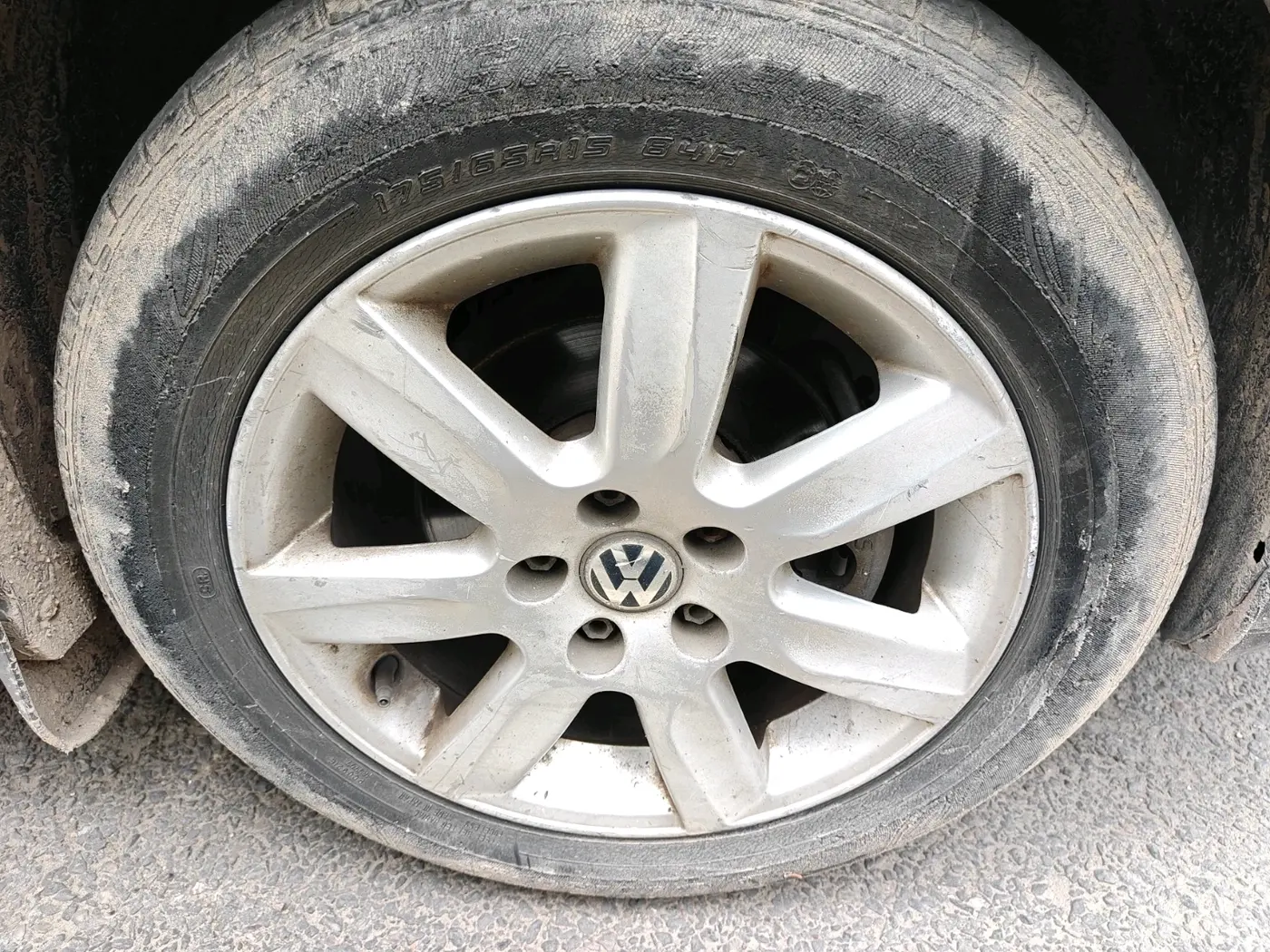 2011 Volkswagen Vento Comfortline 1.2 Petrol, Petrol, Manual, 1,10,849 km, tyre