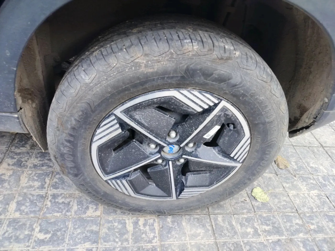 2023 Tata NEXON CREATIVE + SUNROOF 1.2 PETROL, Petrol, Manual, 24,631 km, tyre
